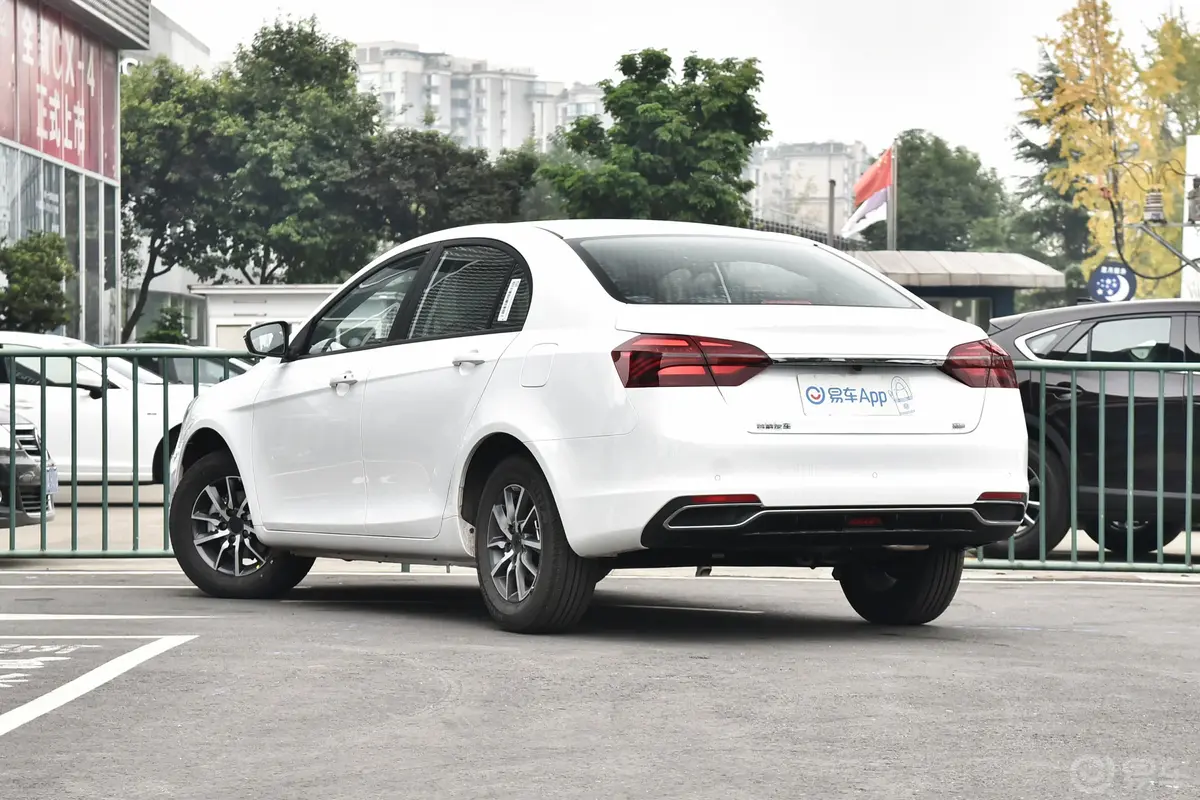 帝豪领军版 1.5L CVT 豪华型 国V侧后45度车头向左水平