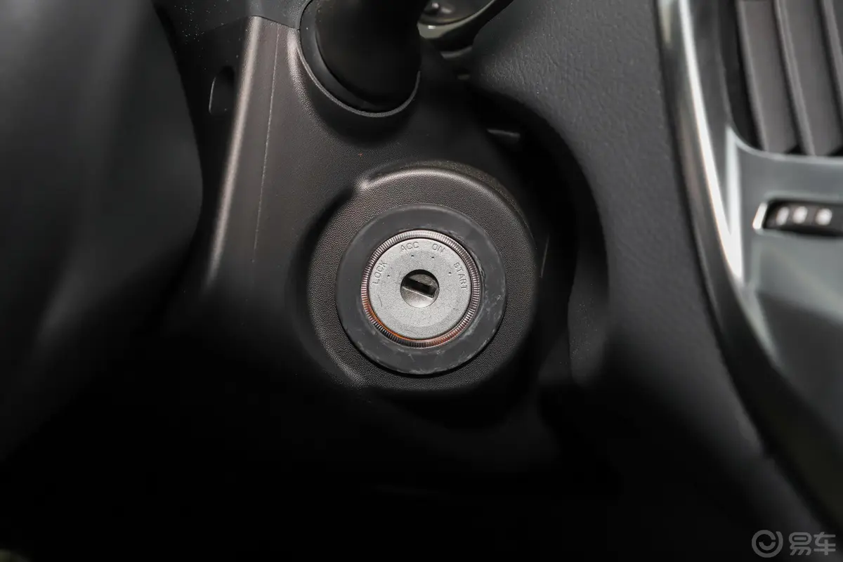 域虎3双排长轴 1.8T 手动 两驱 进取版 汽油钥匙孔或一键启动按键