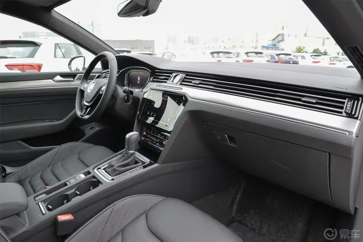 一汽-大众CC330TSI 双离合 魅颜版 国V内饰全景副驾方向