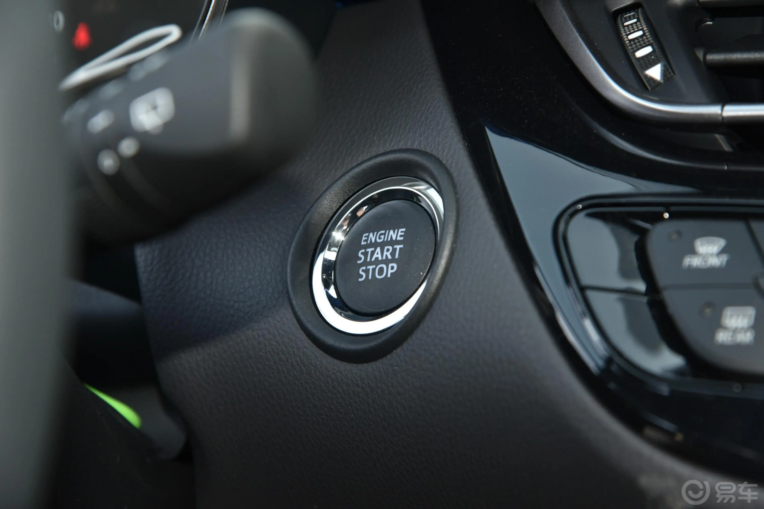 丰田C-HR2.0L CVT 豪华版钥匙孔或一键启动按键