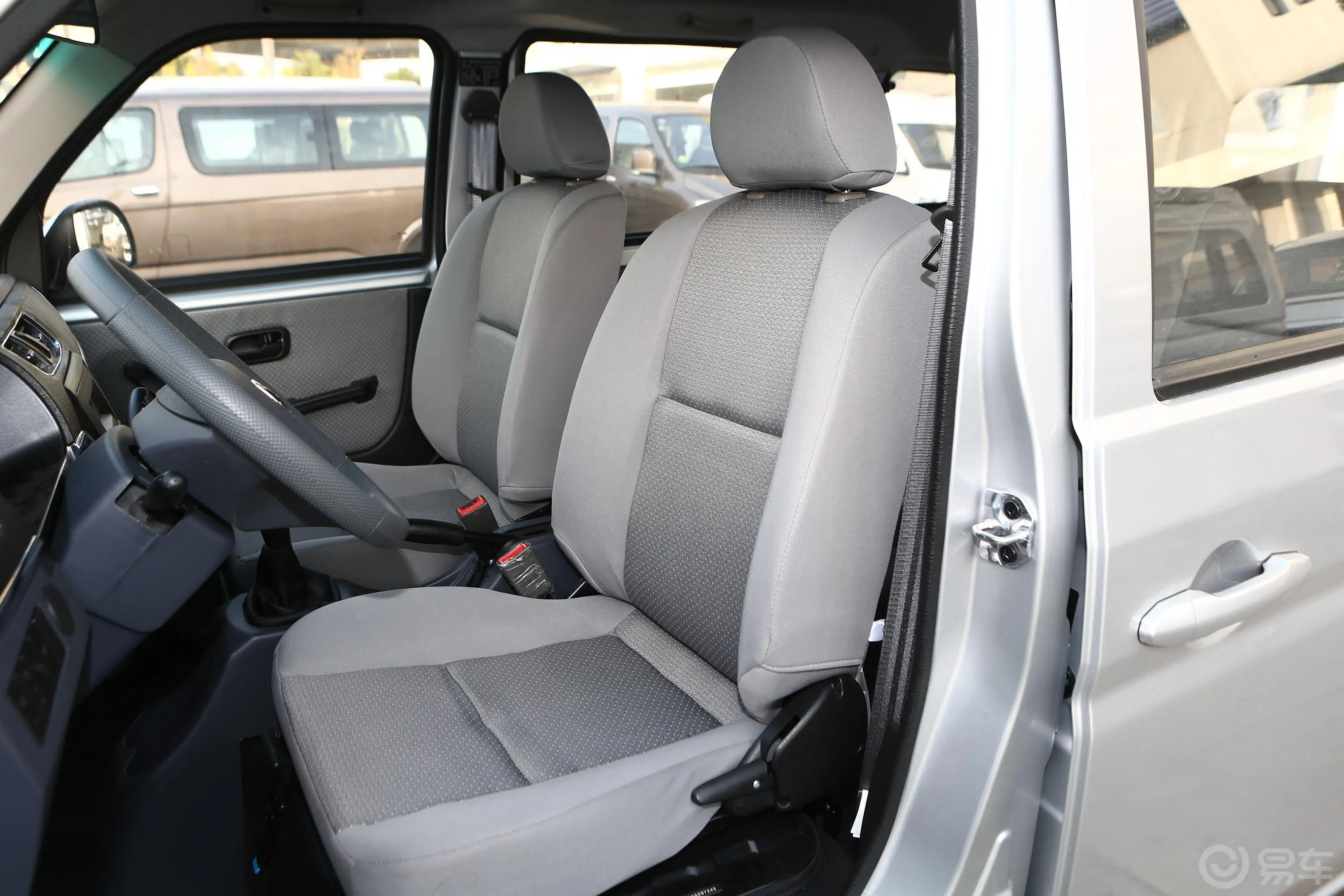金杯小海狮X301.5L 客车标准型 7座 国VI驾驶员座椅