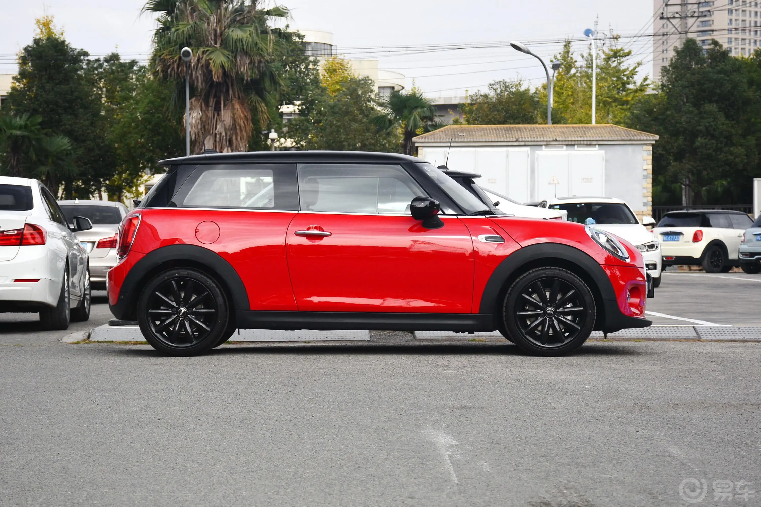 MINI绝色版 1.5T COOPER 双离合 经典派正侧车头向右水平