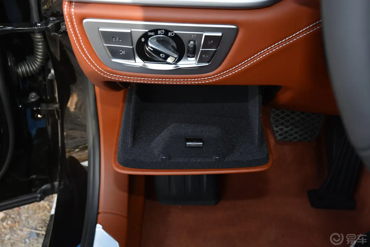 宝马7系750Li xDrive V8 豪华套装内饰