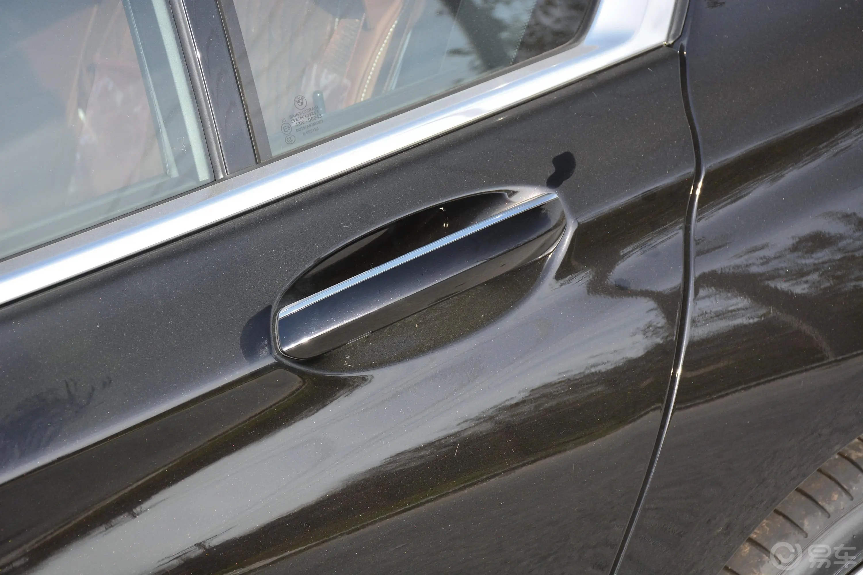 宝马7系750Li xDrive V8 豪华套装驾驶员侧后门把手