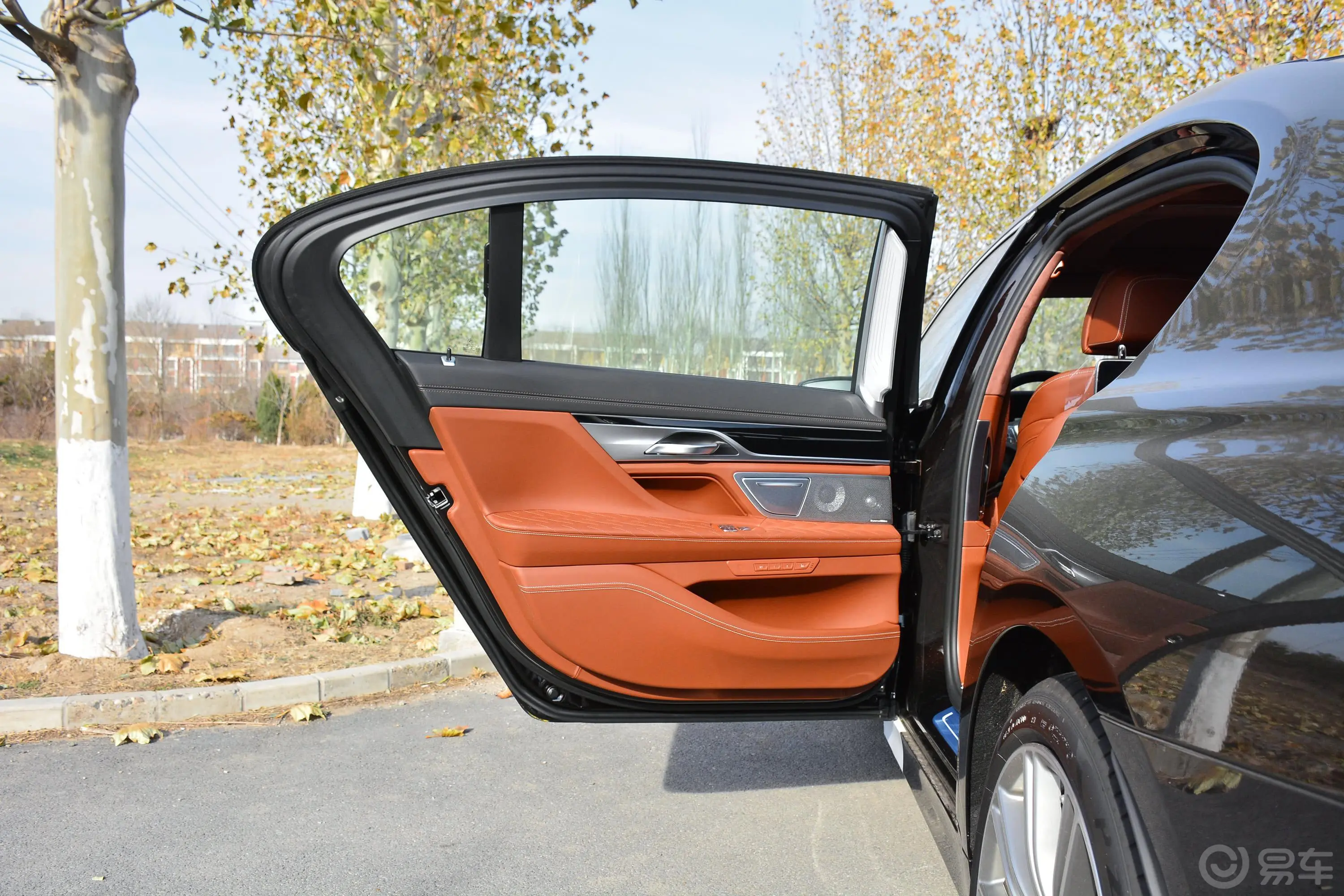 宝马7系750Li xDrive V8 豪华套装驾驶员侧后车门