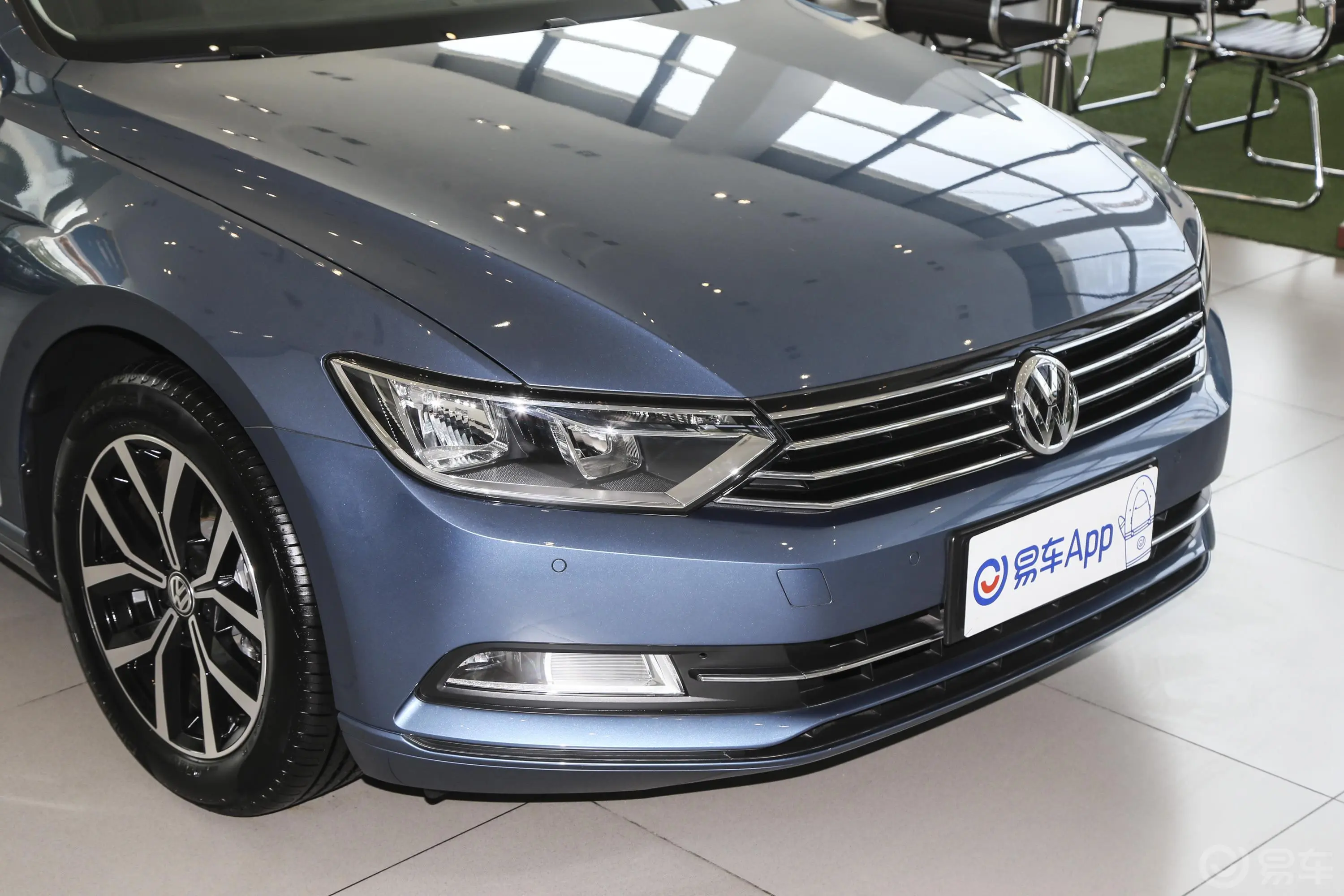 蔚揽280TSI 两驱 舒行版前格栅侧俯拍