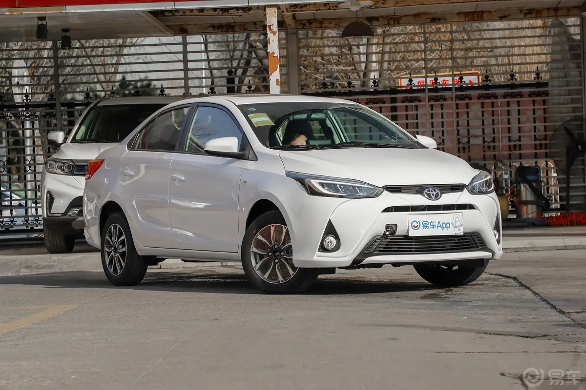 YARiS L 致享1.5L CVT 科技版车辆信息铭牌