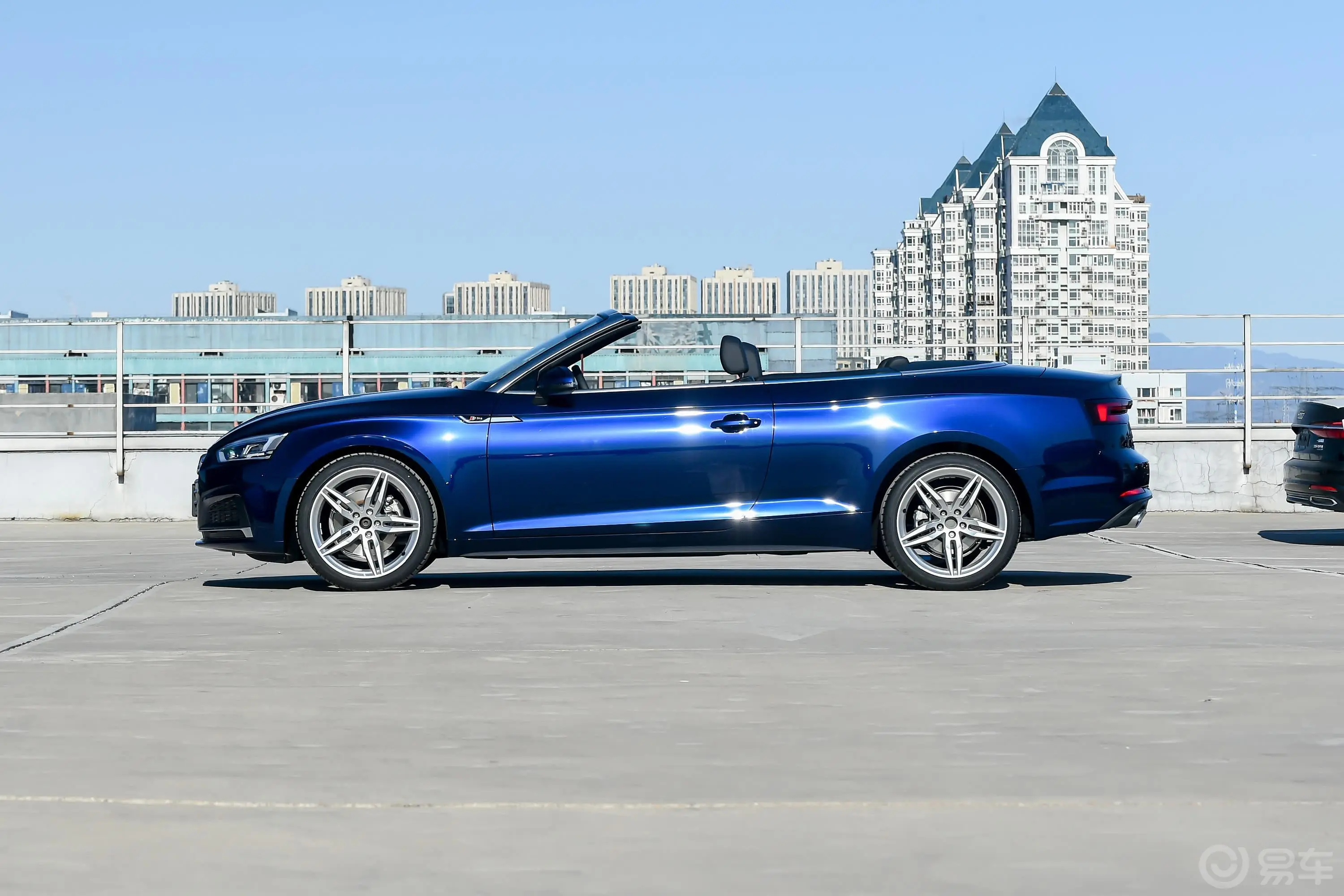 奥迪A5Cabriolet 40TFSI 时尚型 国VI正侧车头向左水平