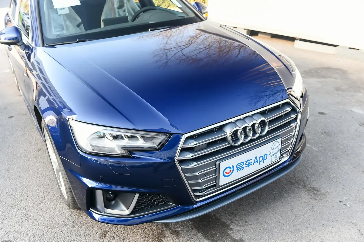 奥迪A4(进口)Avant 先锋派 40TFSI 豪华动感型前格栅侧俯拍