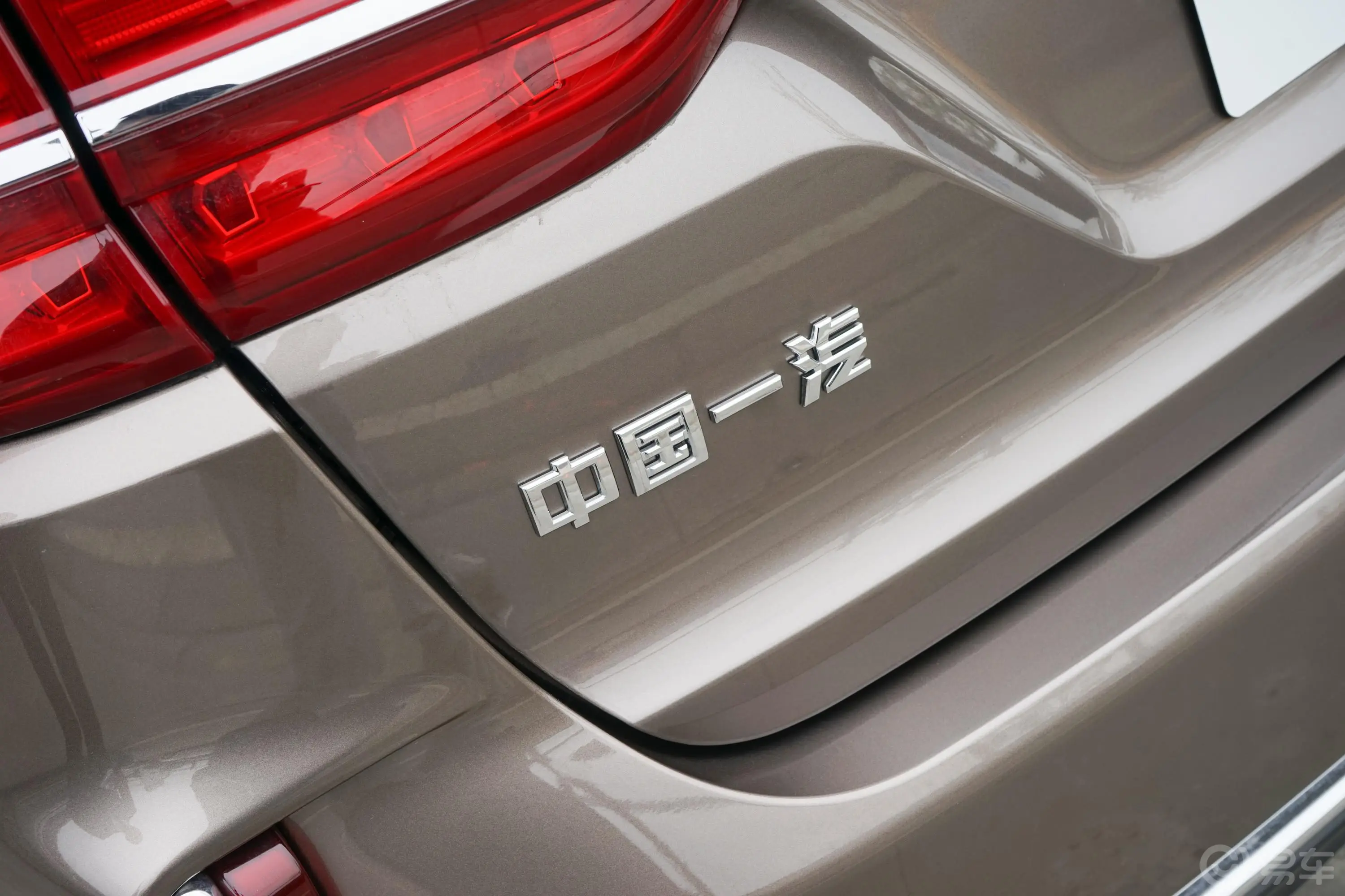 奔腾T331.6L 手自一体 豪华型 国V外观