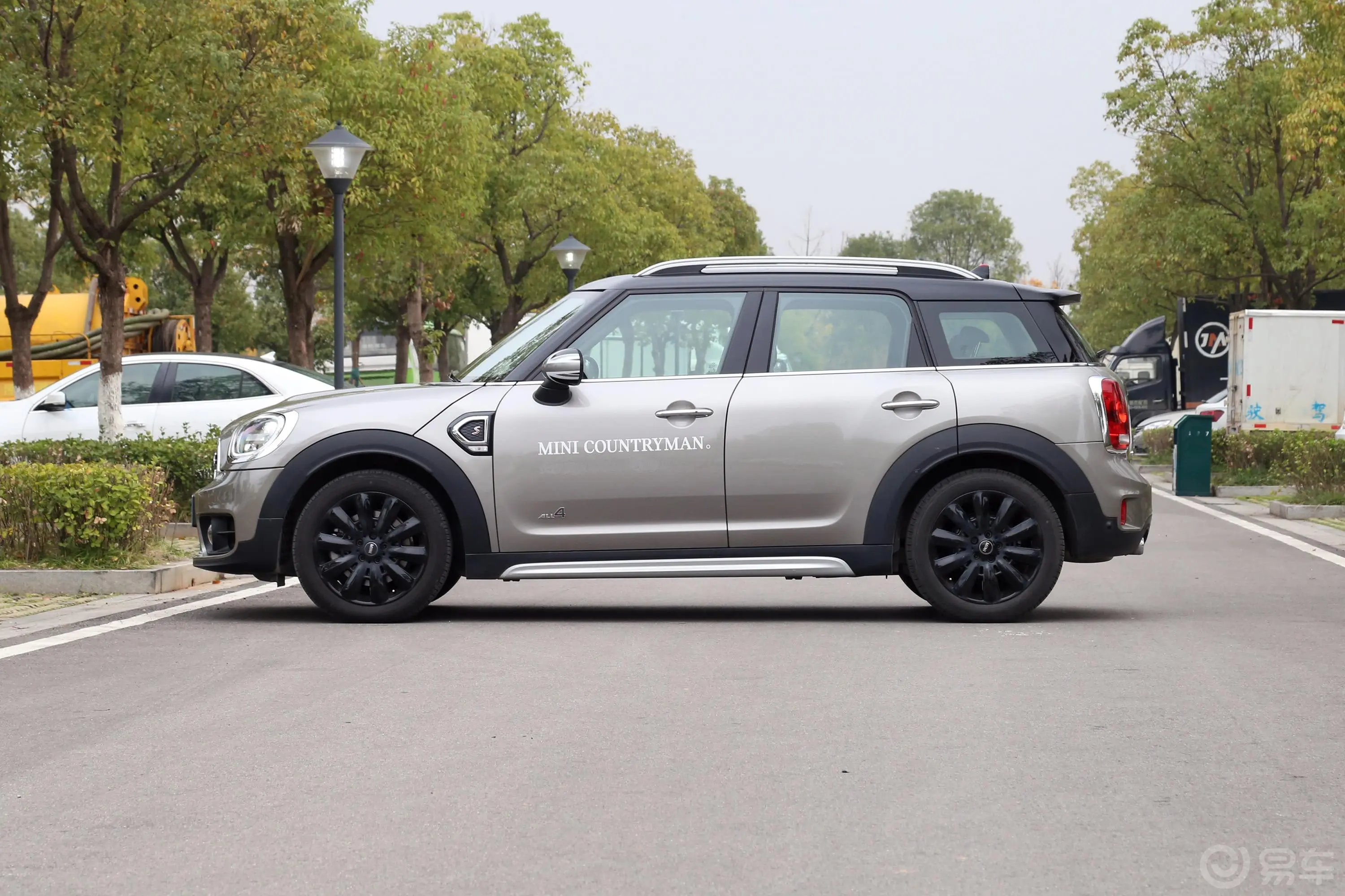 MINI COUNTRYMAN2.0T COOPER S ALL4 经典派正侧车头向左水平