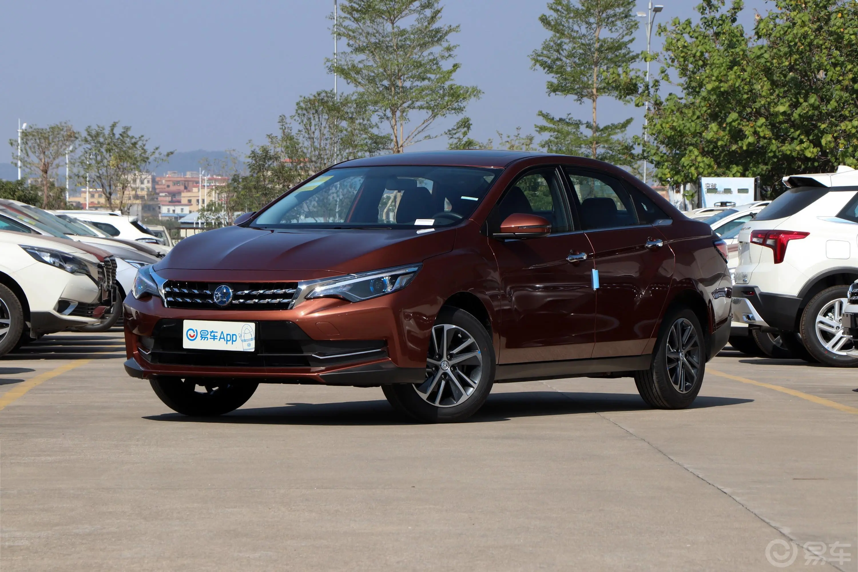 启辰D60十万荣耀 1.6L CVT 辰酷版 国VI外观