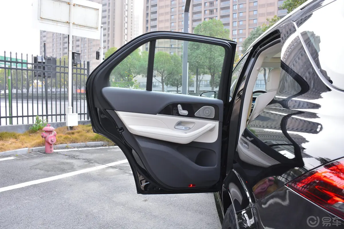 奔驰GLE改款 GLE 350 4MATIC 时尚型特别版驾驶员侧后车门