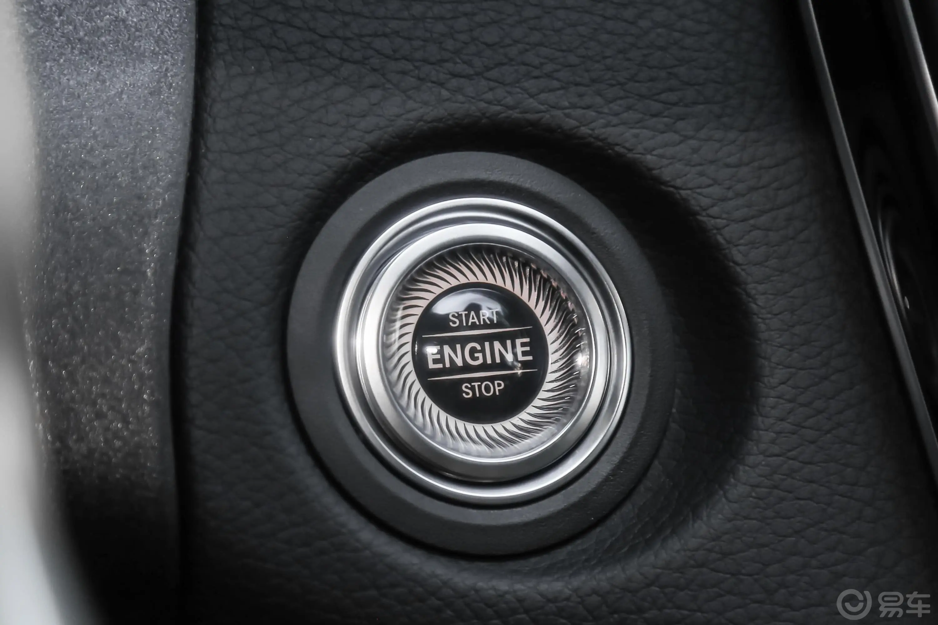 奔驰C级(进口)C 200 旅行轿车钥匙孔或一键启动按键