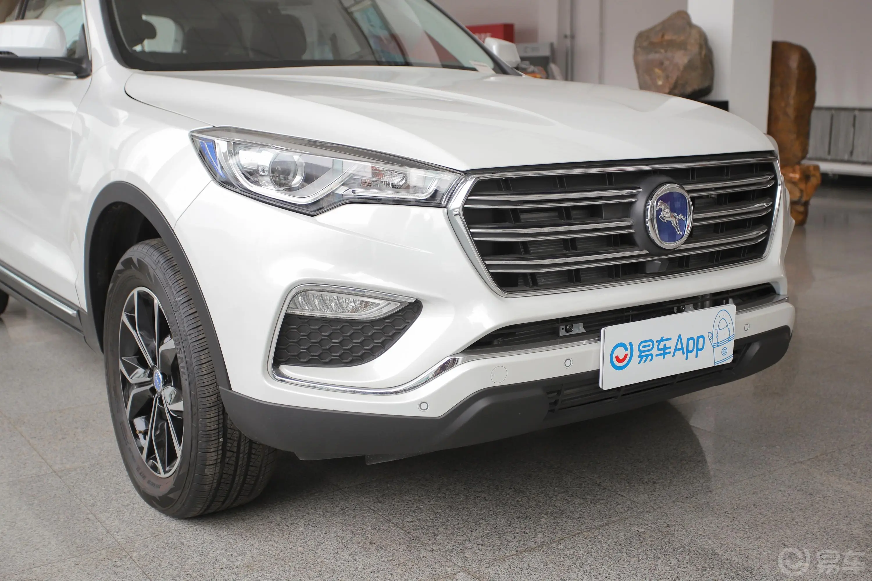 汉腾X7 PHEV1.8T 双离合 智雅版前格栅侧俯拍