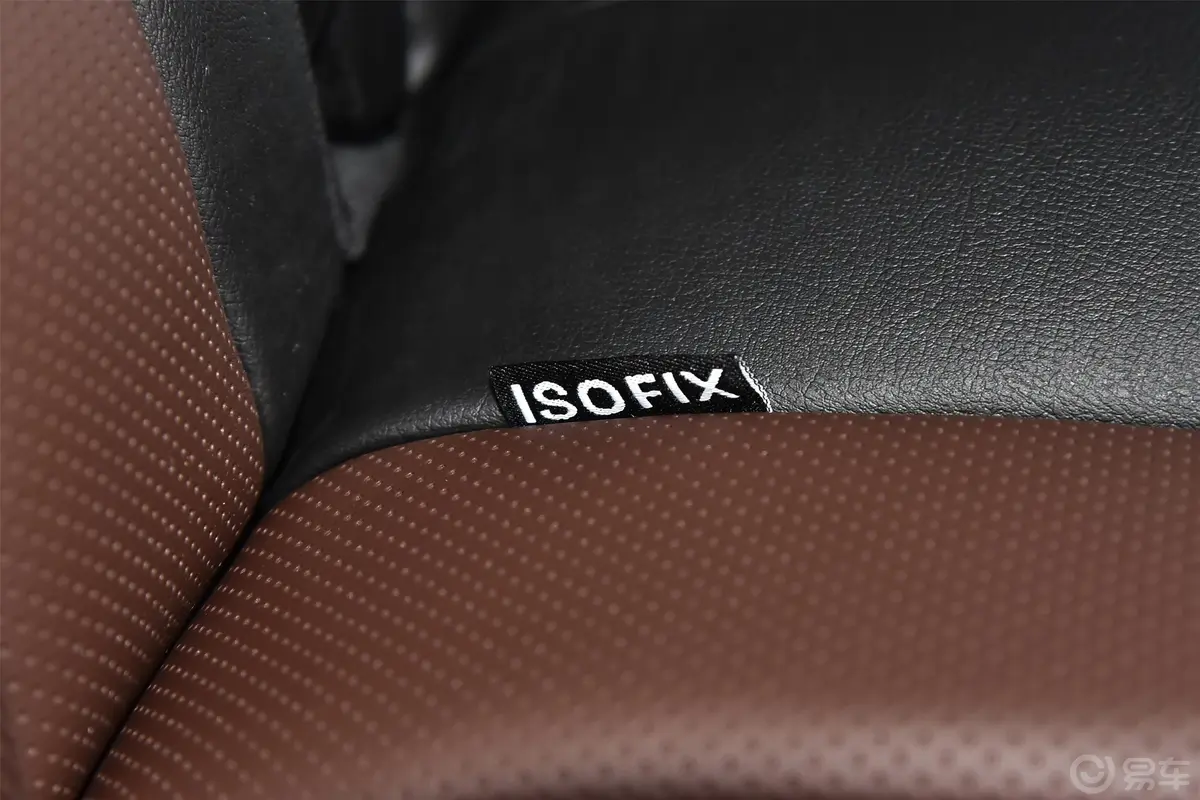 SWM斯威X7改款 1.5T 手动 舒适版儿童座椅接口