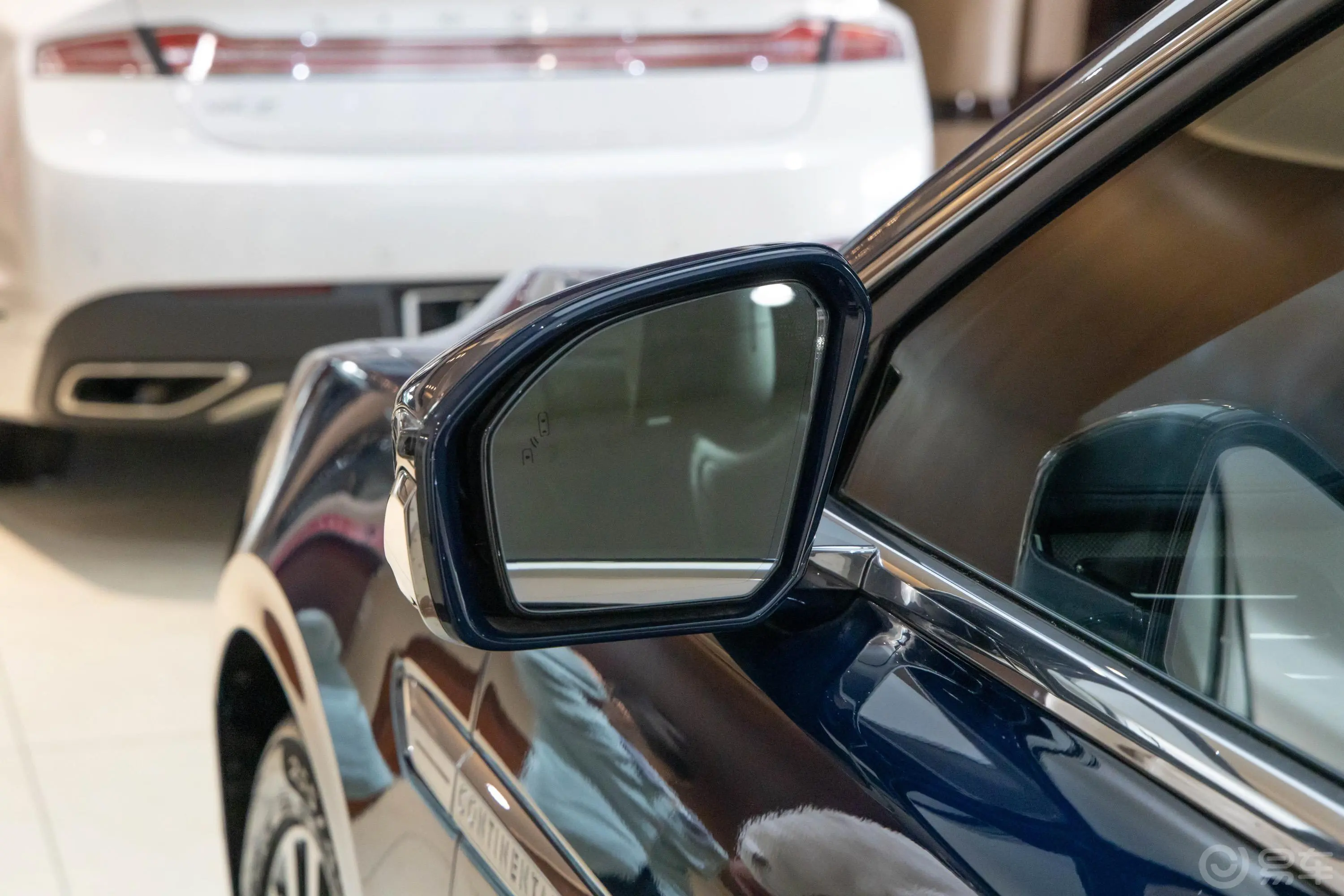 林肯大陆2.0T 两驱 总统版 国Ⅵ主驾驶后视镜背面