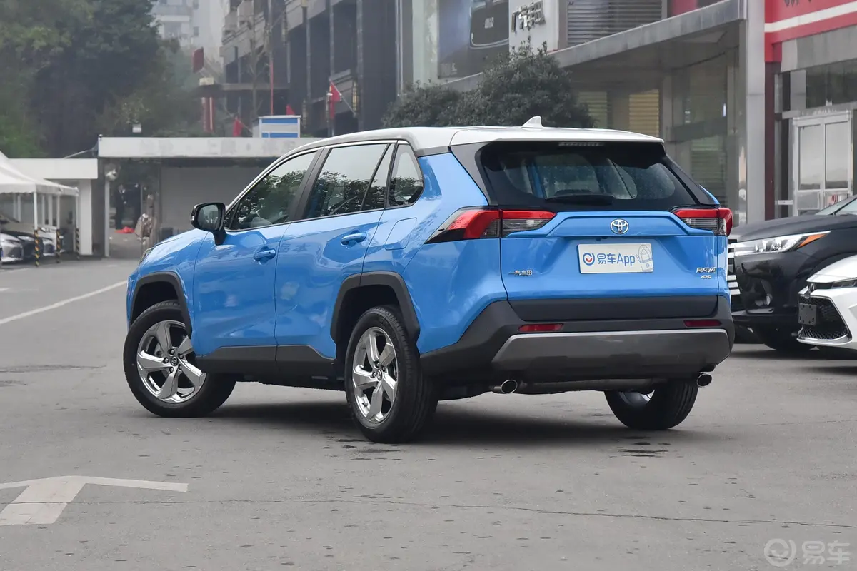 RAV4荣放2.0L CVT 四驱 风尚版外观