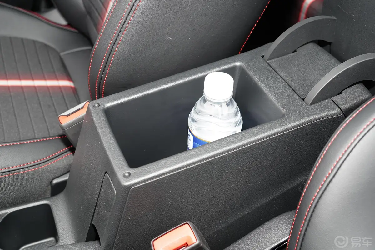 柯米克GT 1.5L 手自一体 舒适版前排扶手箱储物格