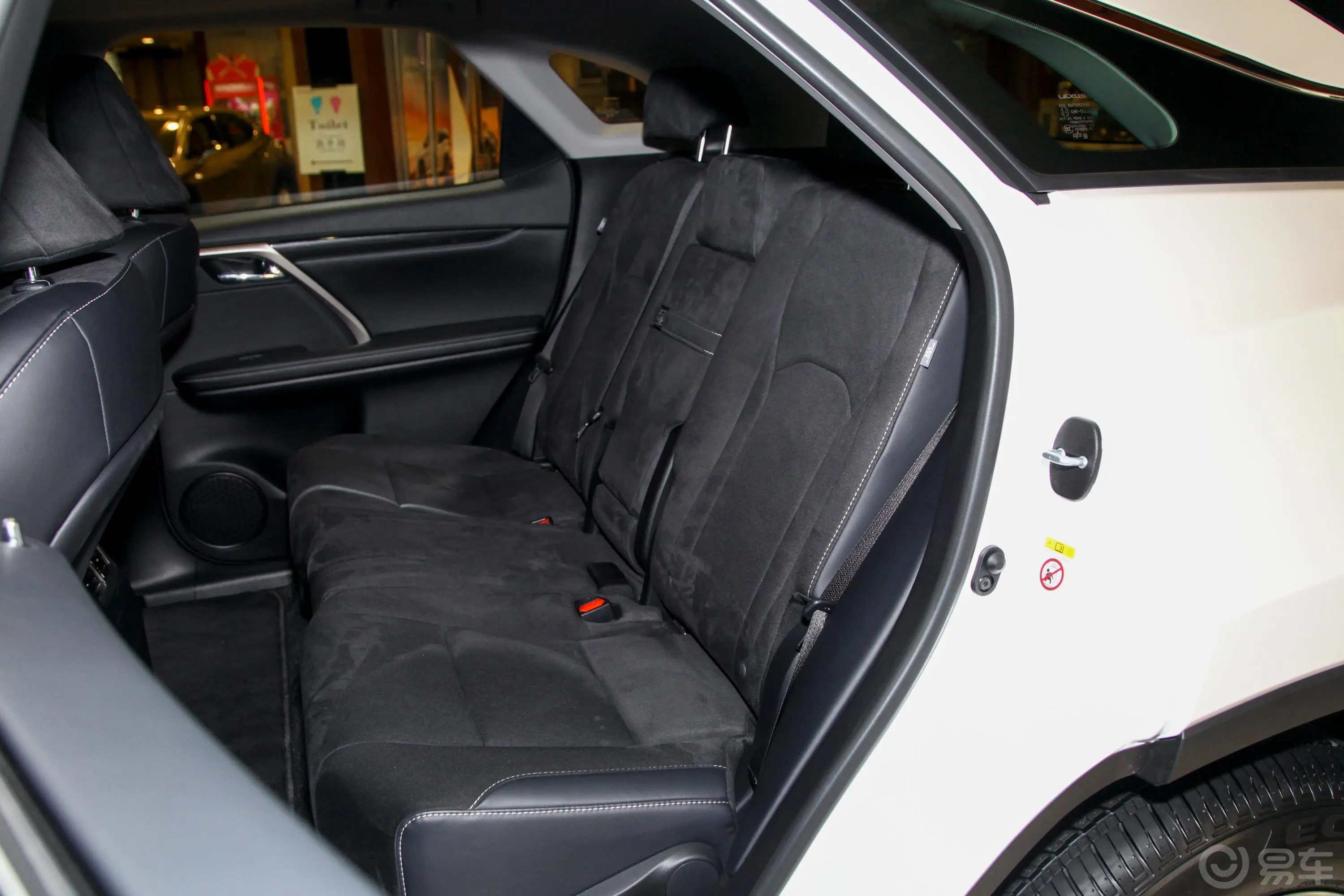 雷克萨斯RX300 精英版 国VI后排座椅