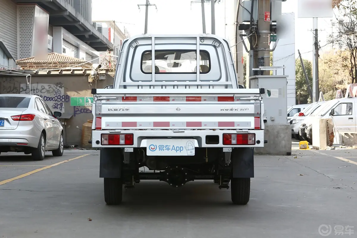 长安星卡1.5L 双排 货车基本型 国VI正后水平