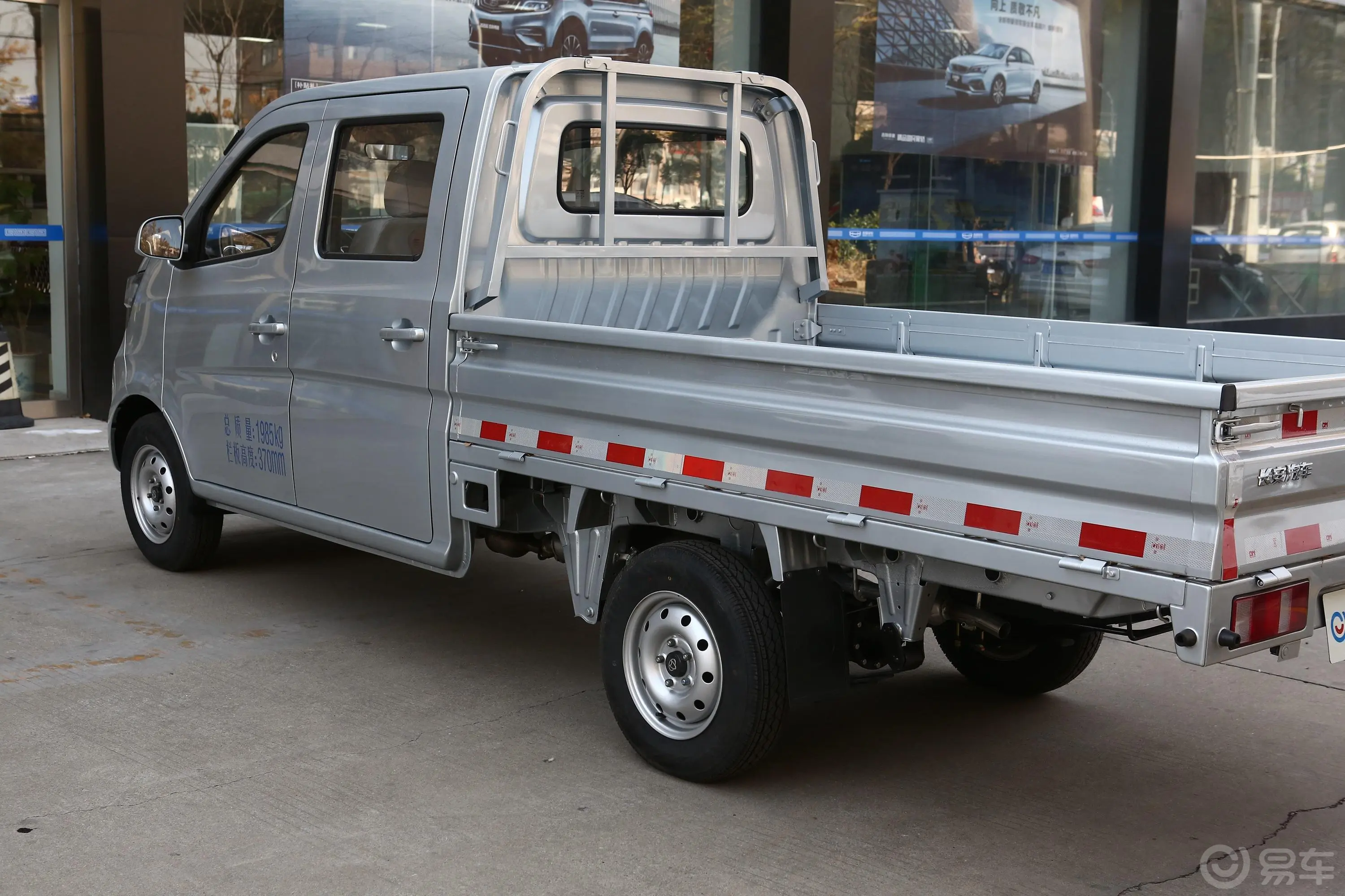 长安星卡1.5L 双排 货车基本型 国VI外观