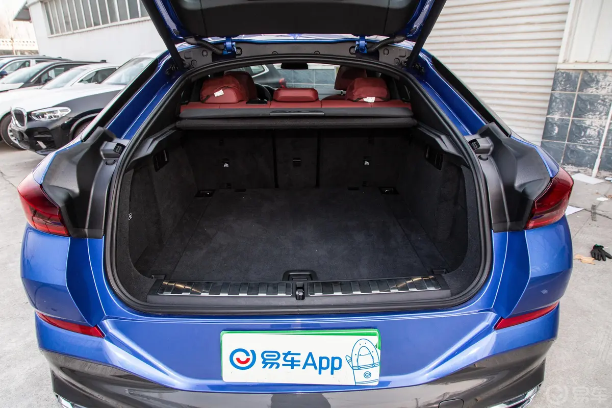 宝马X6xDrive40i M运动套装后备厢空间特写