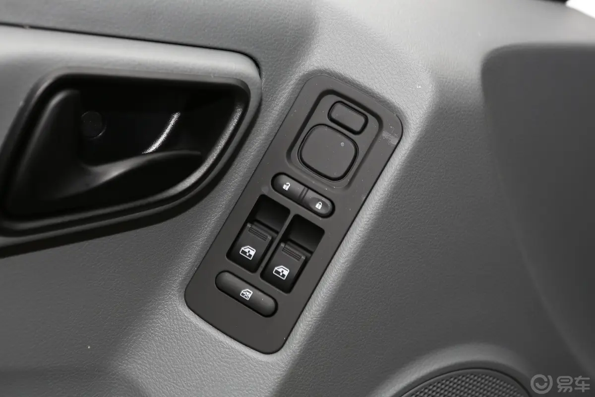 图雅诺2.5L 手动 两驱 短轴 平顶明窗版 5座 柴油车窗调节整体