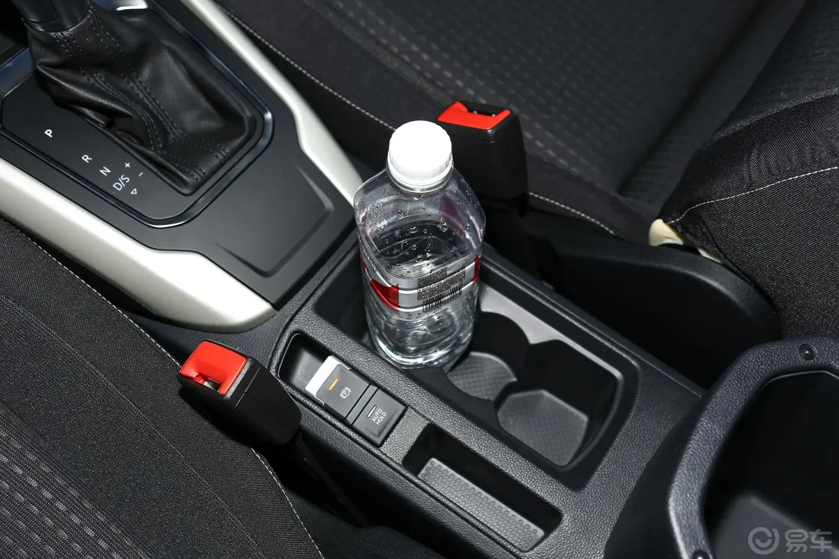探歌230TSI 双离合 两驱 时尚型前排杯架