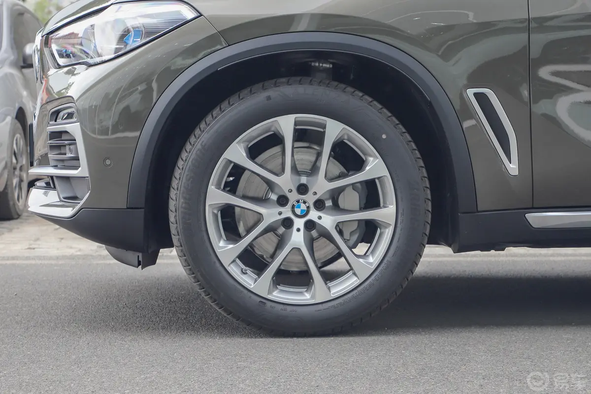 宝马X5(进口)xDrive30i X设计套装外观