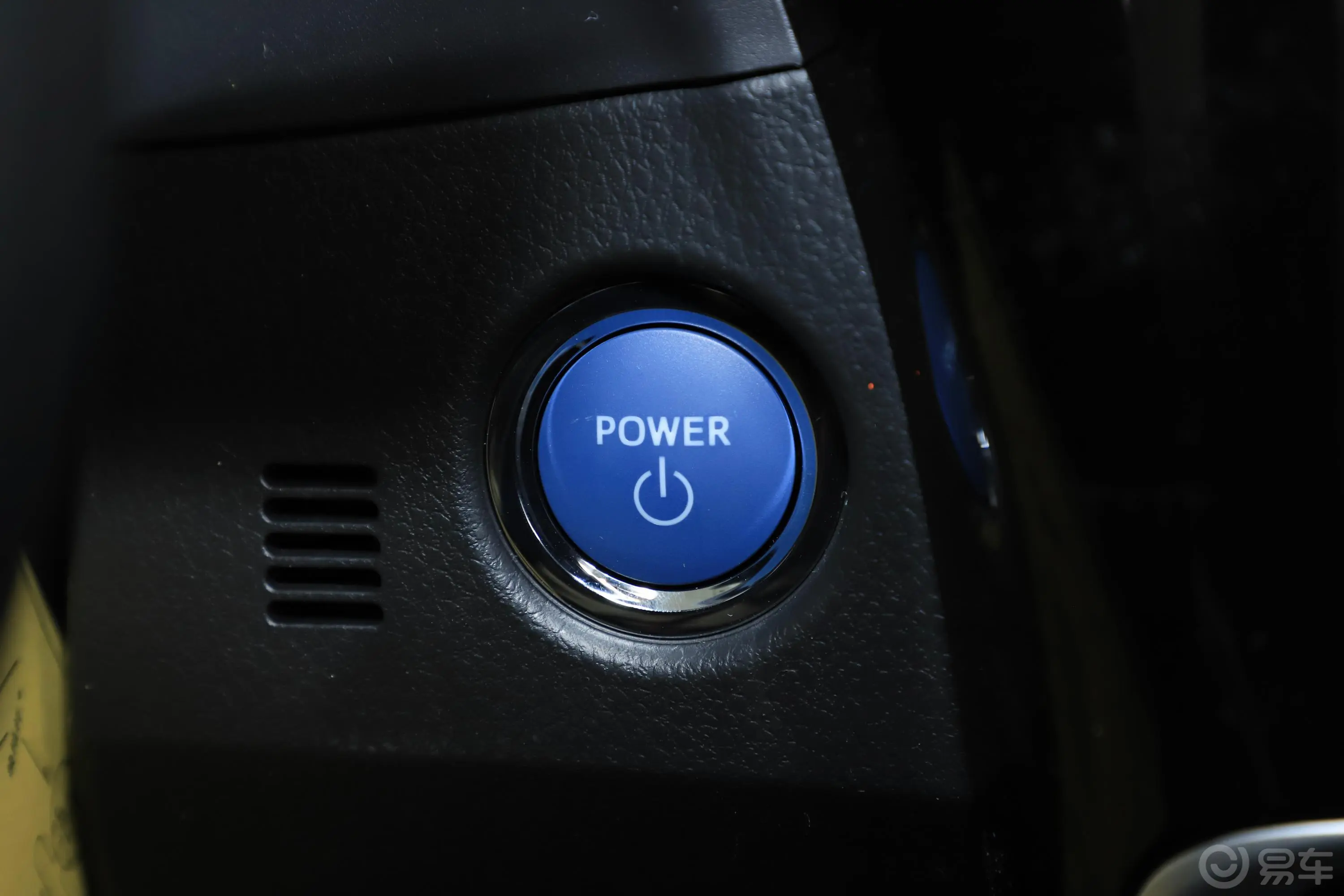 卡罗拉 双擎E+1.8L E-CVT 领先版钥匙孔或一键启动按键