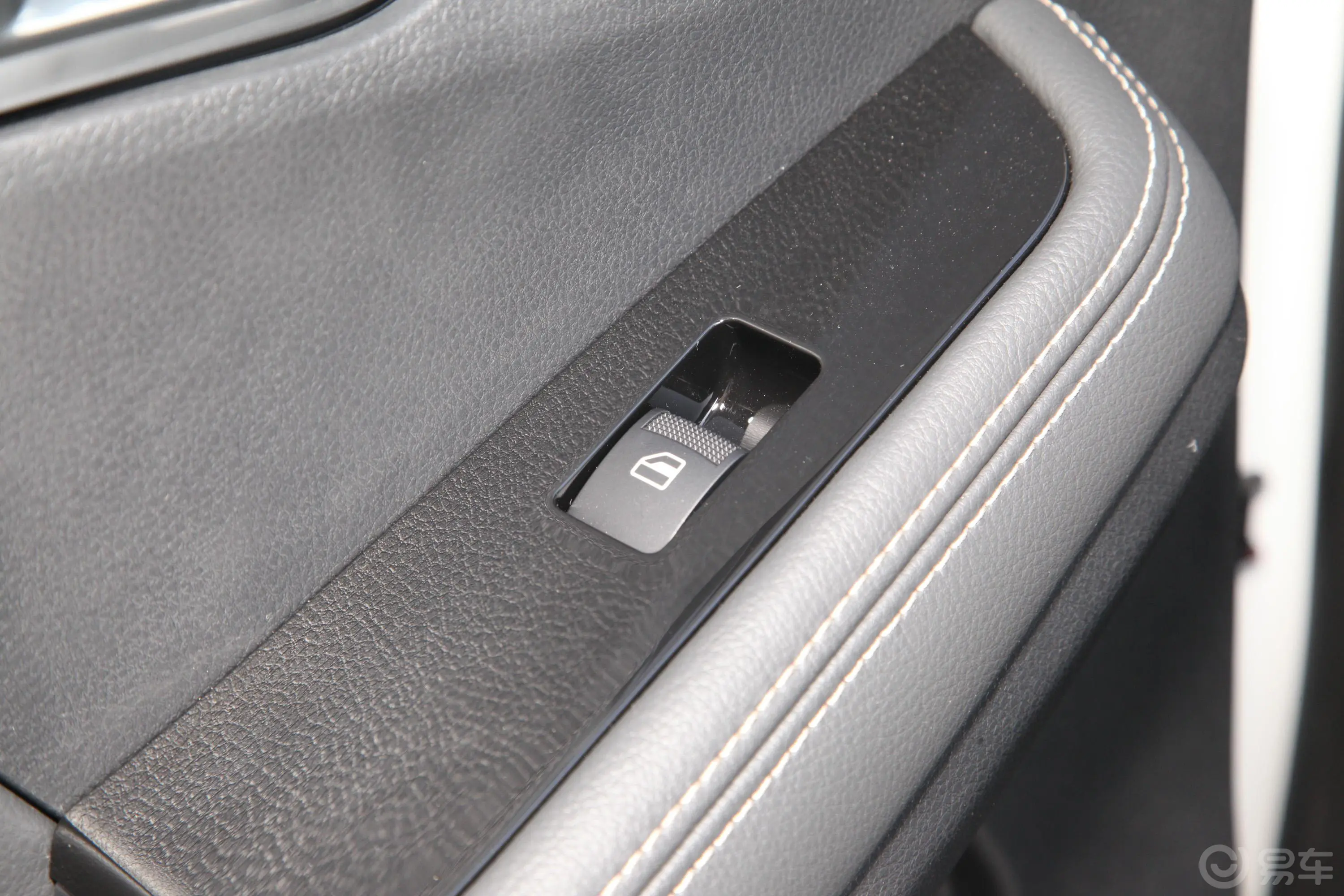 瑞迈S标轴版 2.5T 手动 四驱 领航版 柴油 国VI后车窗调节