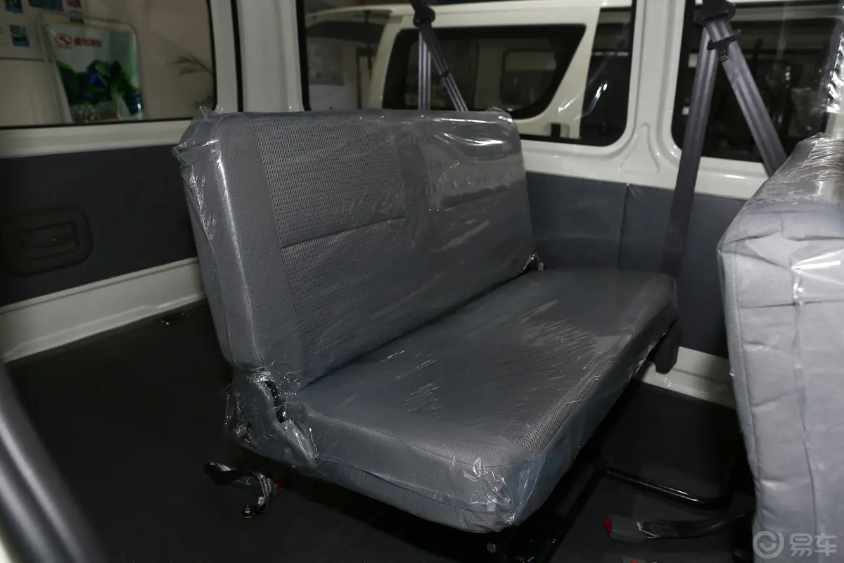 凯锐浩克V22 2.2L 手动 M1高顶标准型 6座 国V第三排座椅