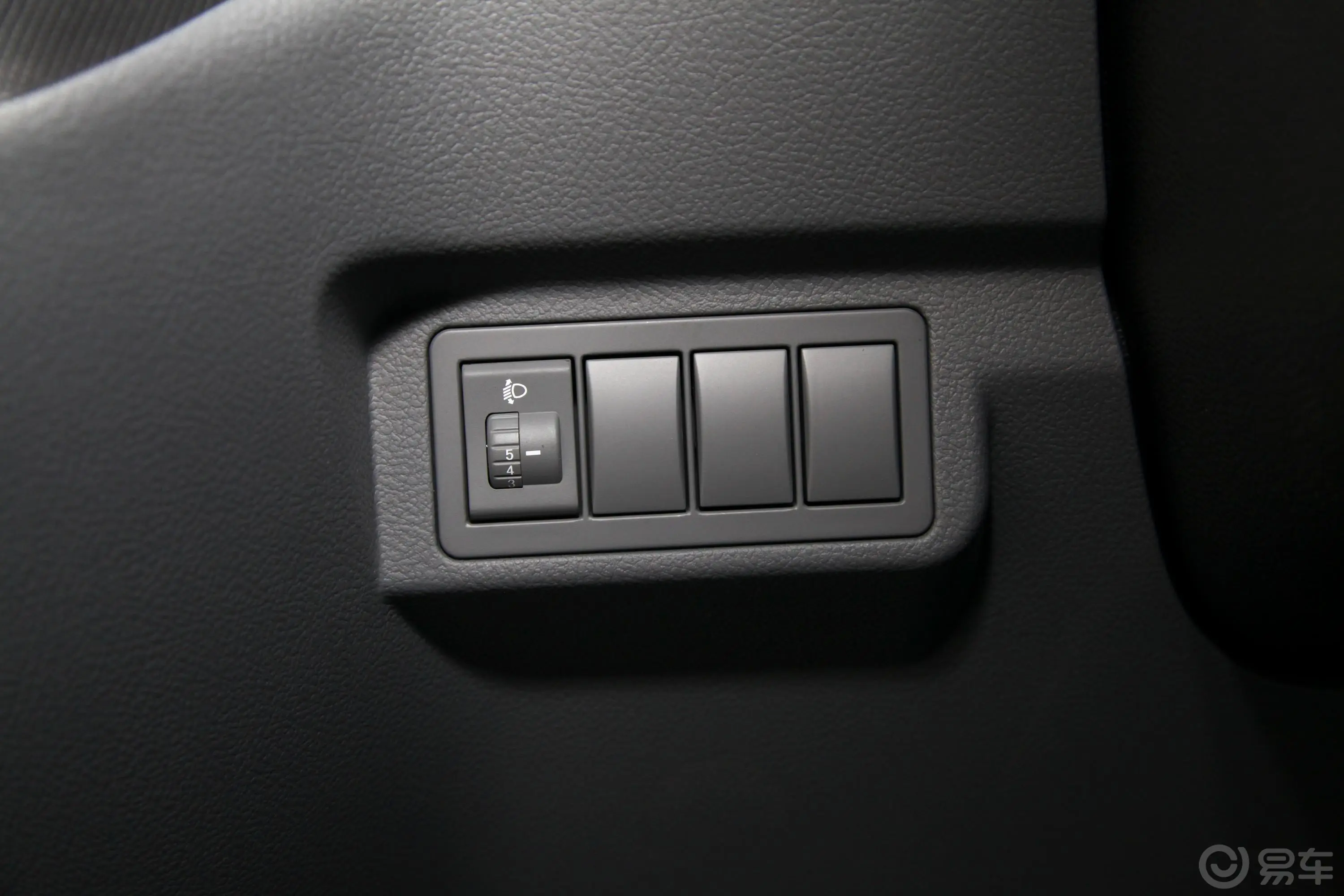 图雅诺E5 2.8T 手动 两驱 厢货版内饰