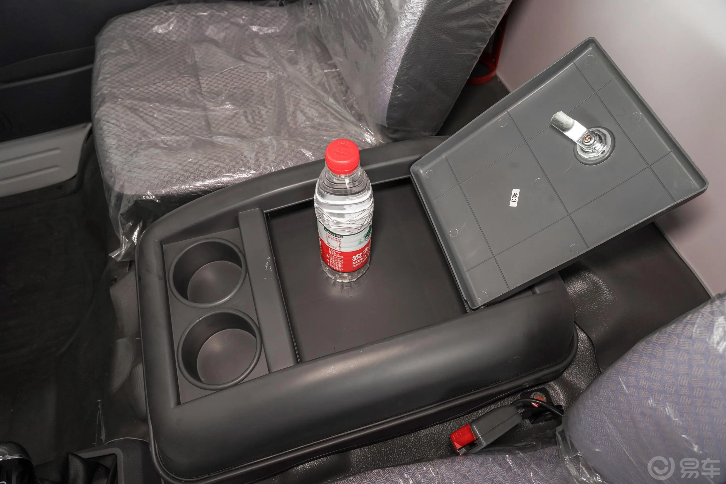 金旅海狮EV龙运GLE650 标准型前排扶手箱储物格
