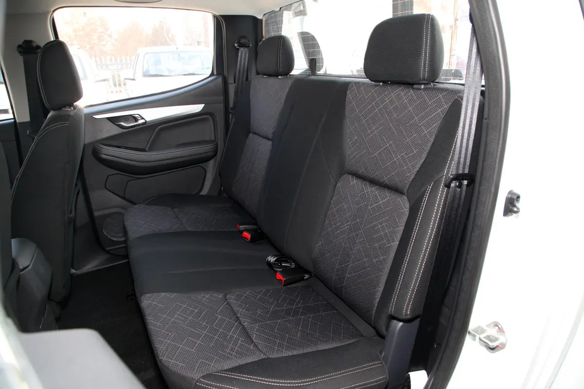 瑞迈S标轴版 2.4T 手动 两驱 领航版 汽油 国VI后排座椅