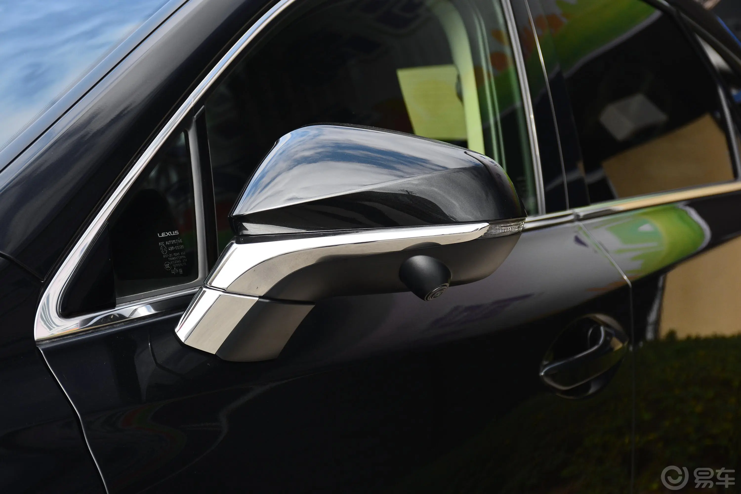 雷克萨斯NX200 两驱 锋行版 国VI主驾驶后视镜背面