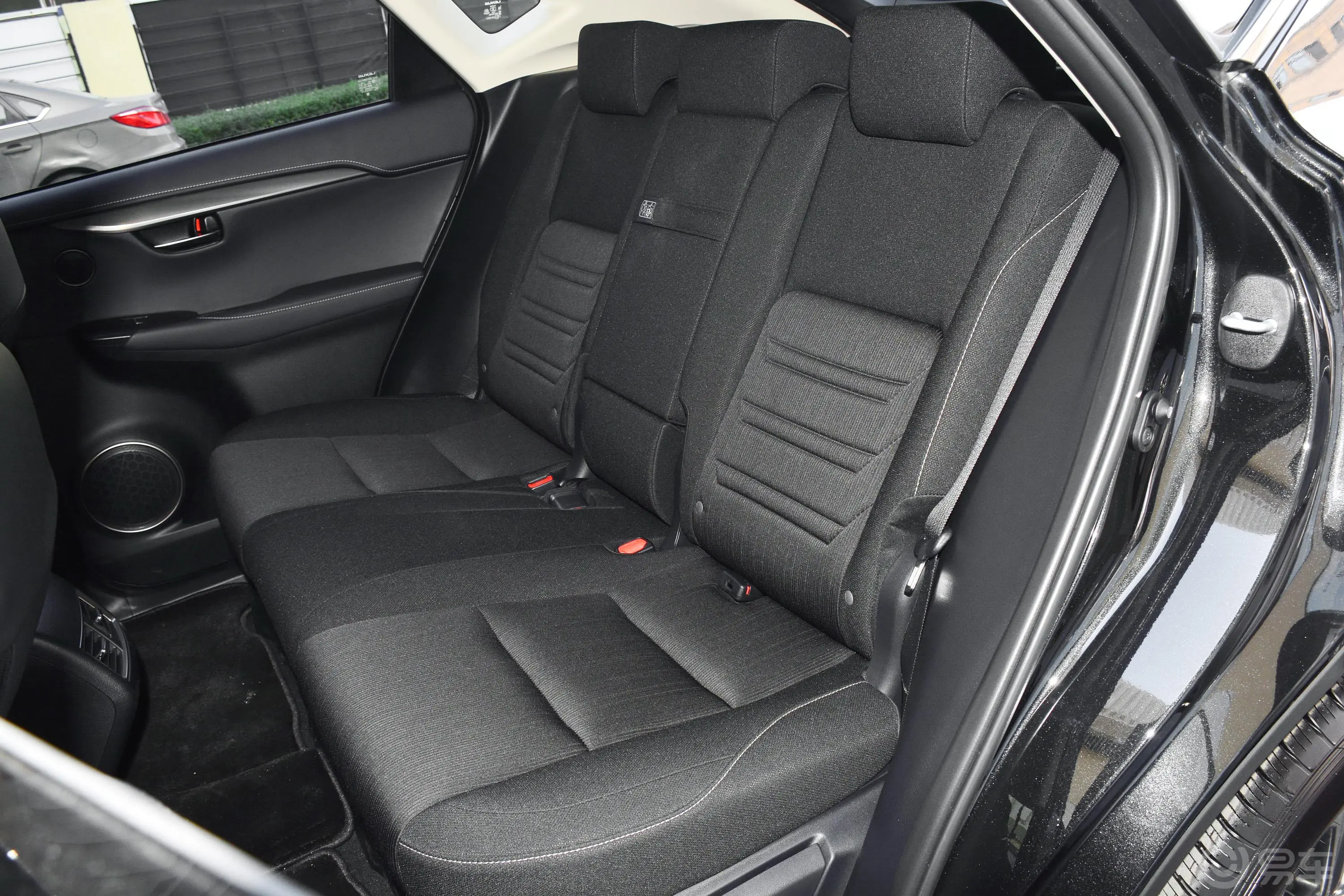 雷克萨斯NX200 两驱 锋行版 国VI后排座椅