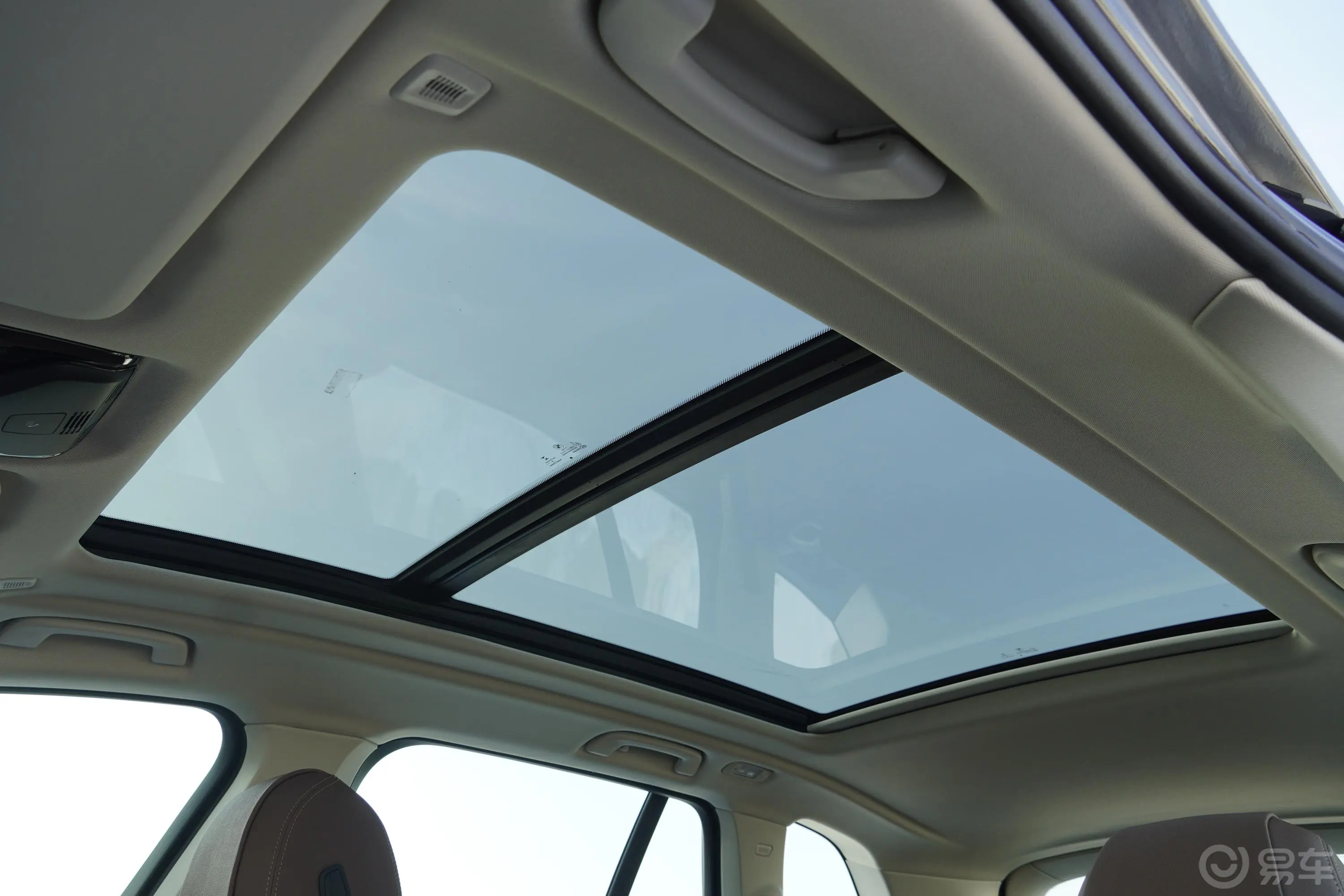 宝马X5(进口)xDrive30i M运动套装天窗内拍关闭