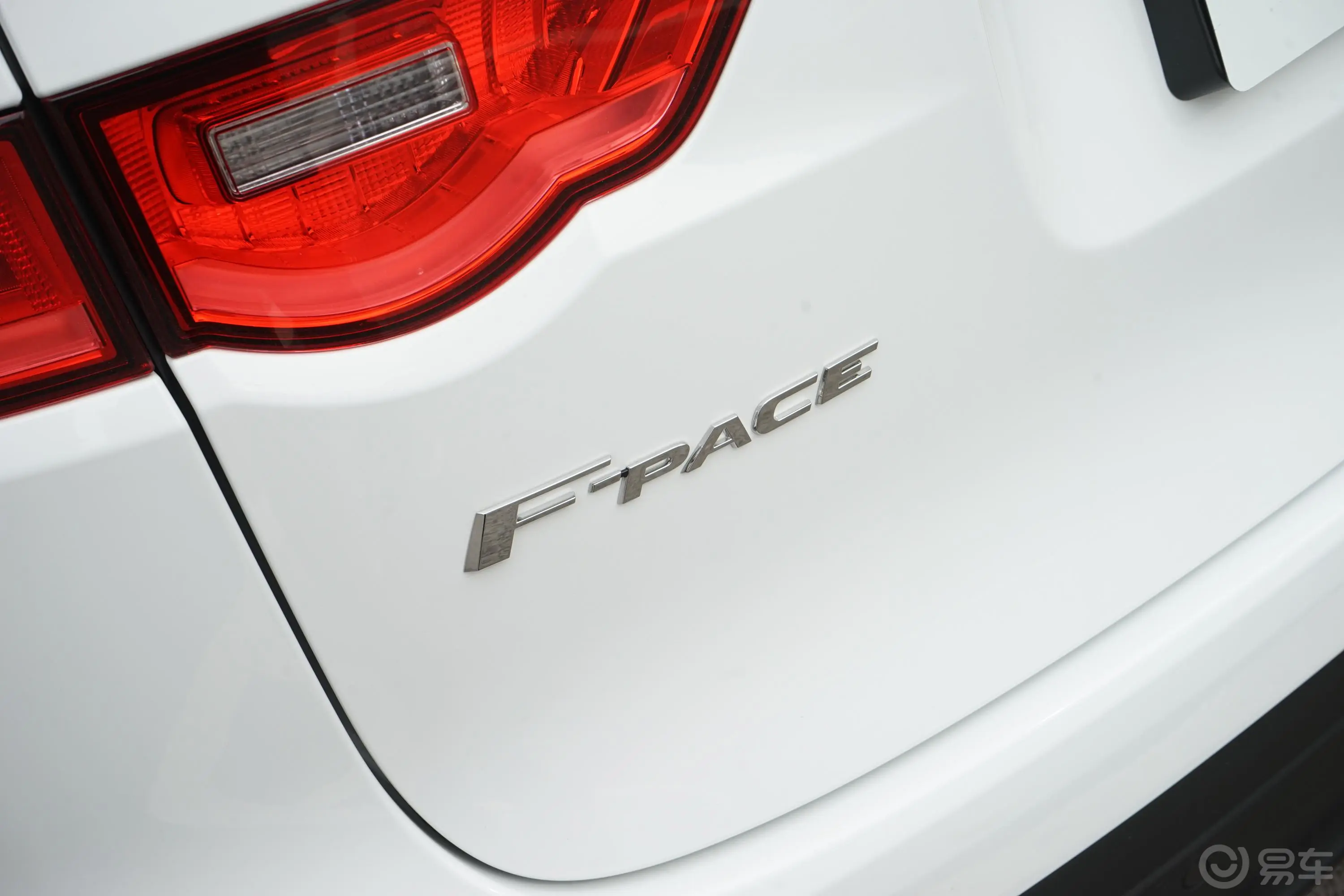 捷豹F-PACE2.0T 都市尊享版外观