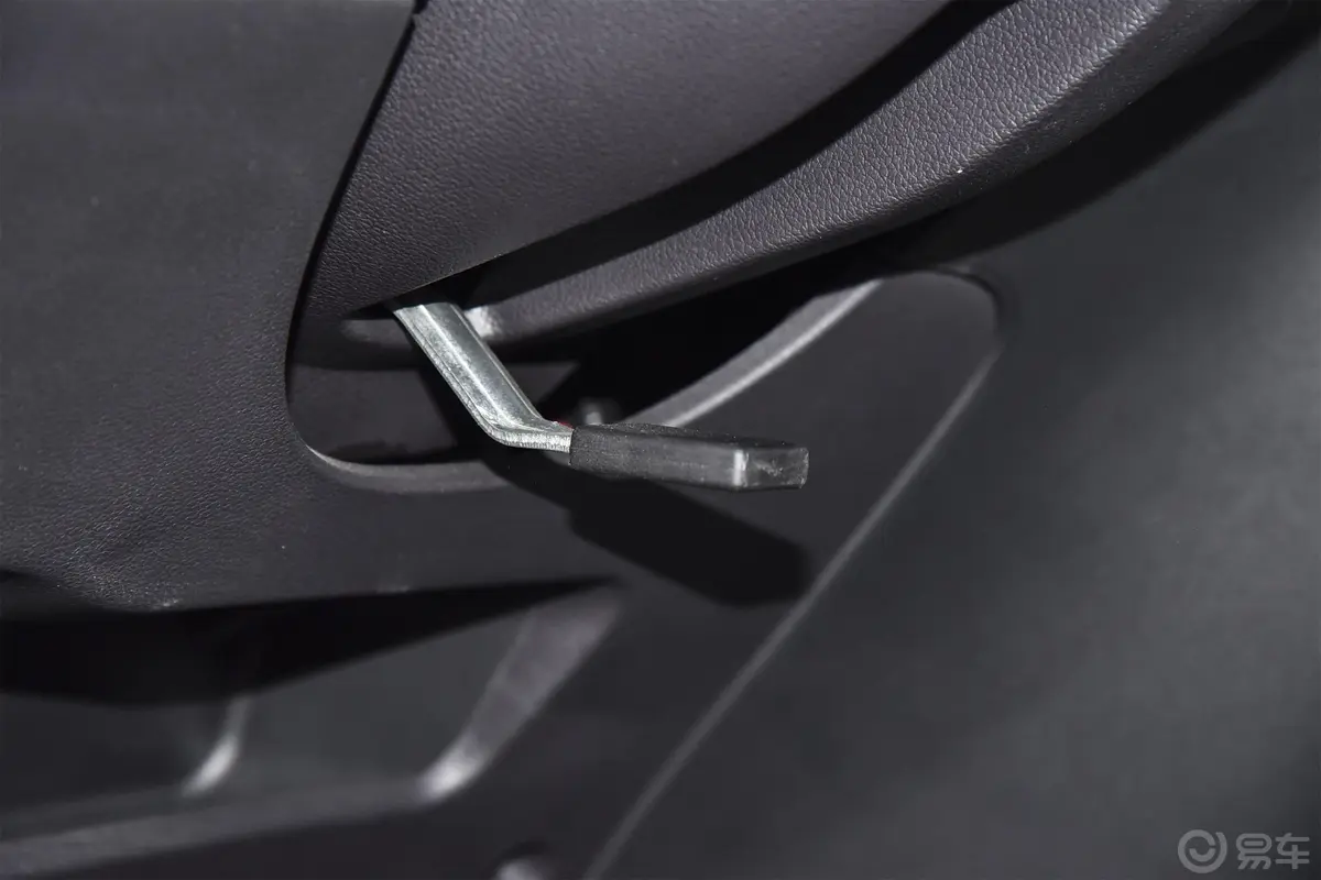 奔奔EV改款 EV360 时尚版方向盘调节