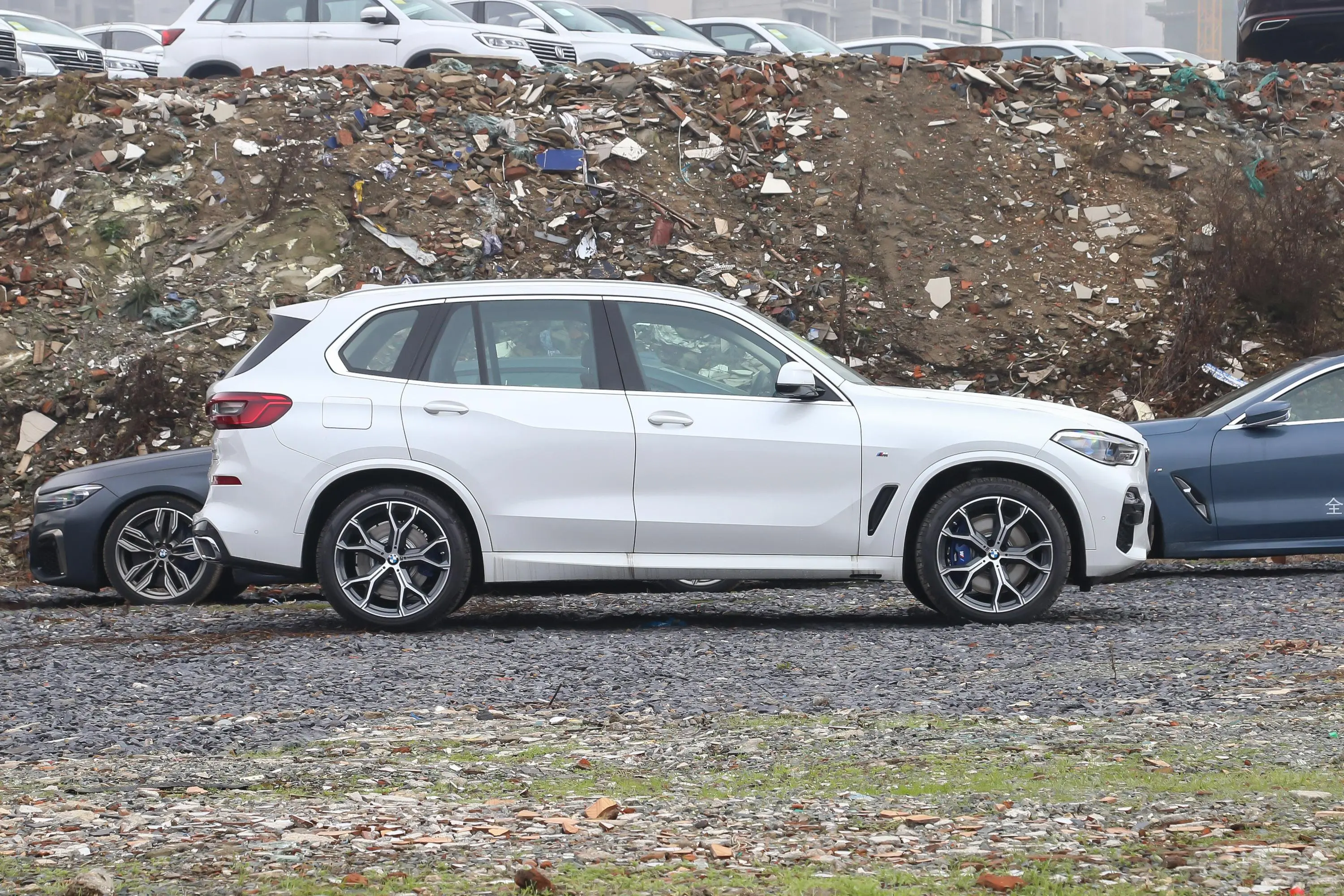 宝马X5(进口)xDrive40i 尊享型 M运动套装正侧车头向右水平