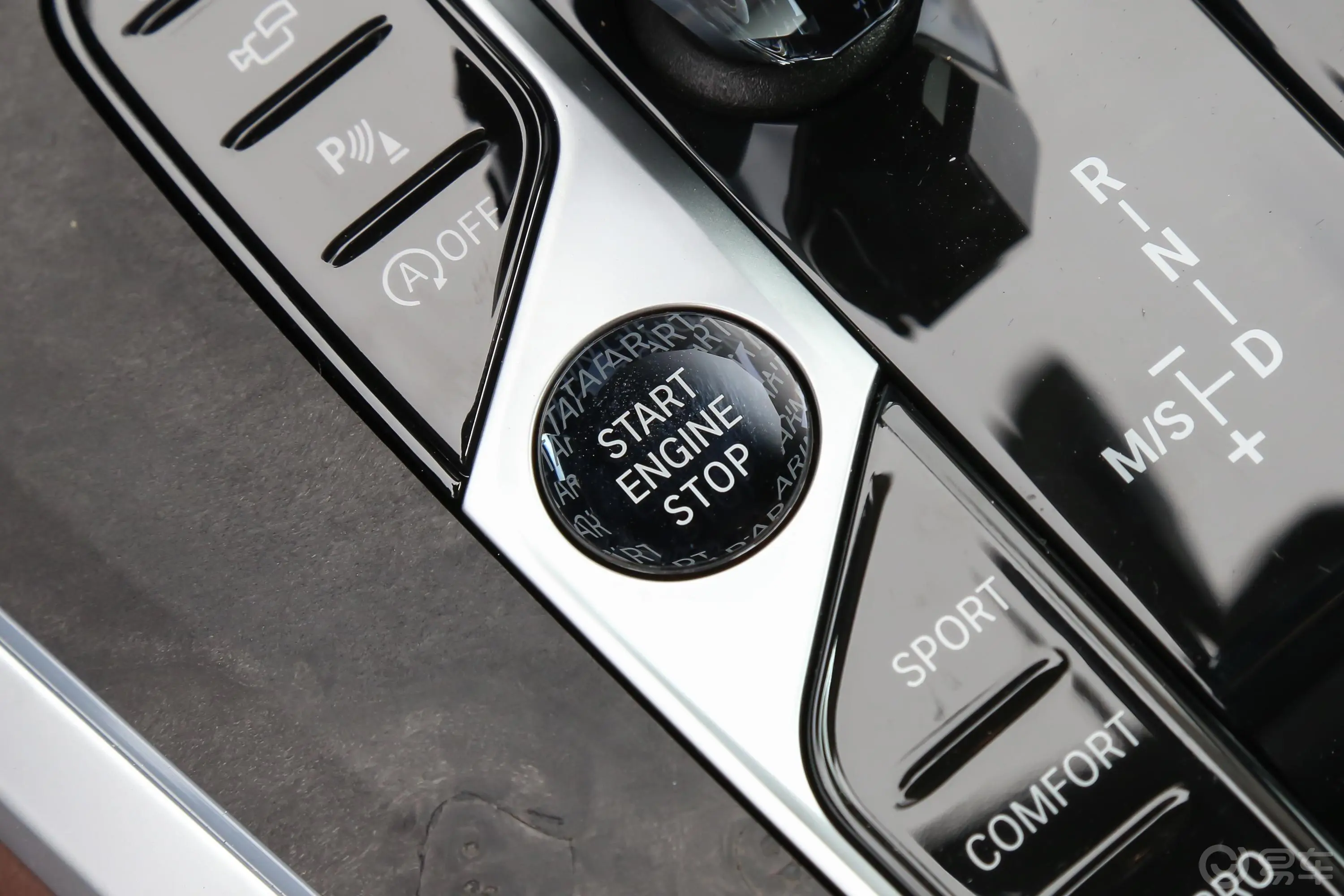 宝马X5(进口)xDrive40i 尊享型 M运动套装钥匙孔或一键启动按键