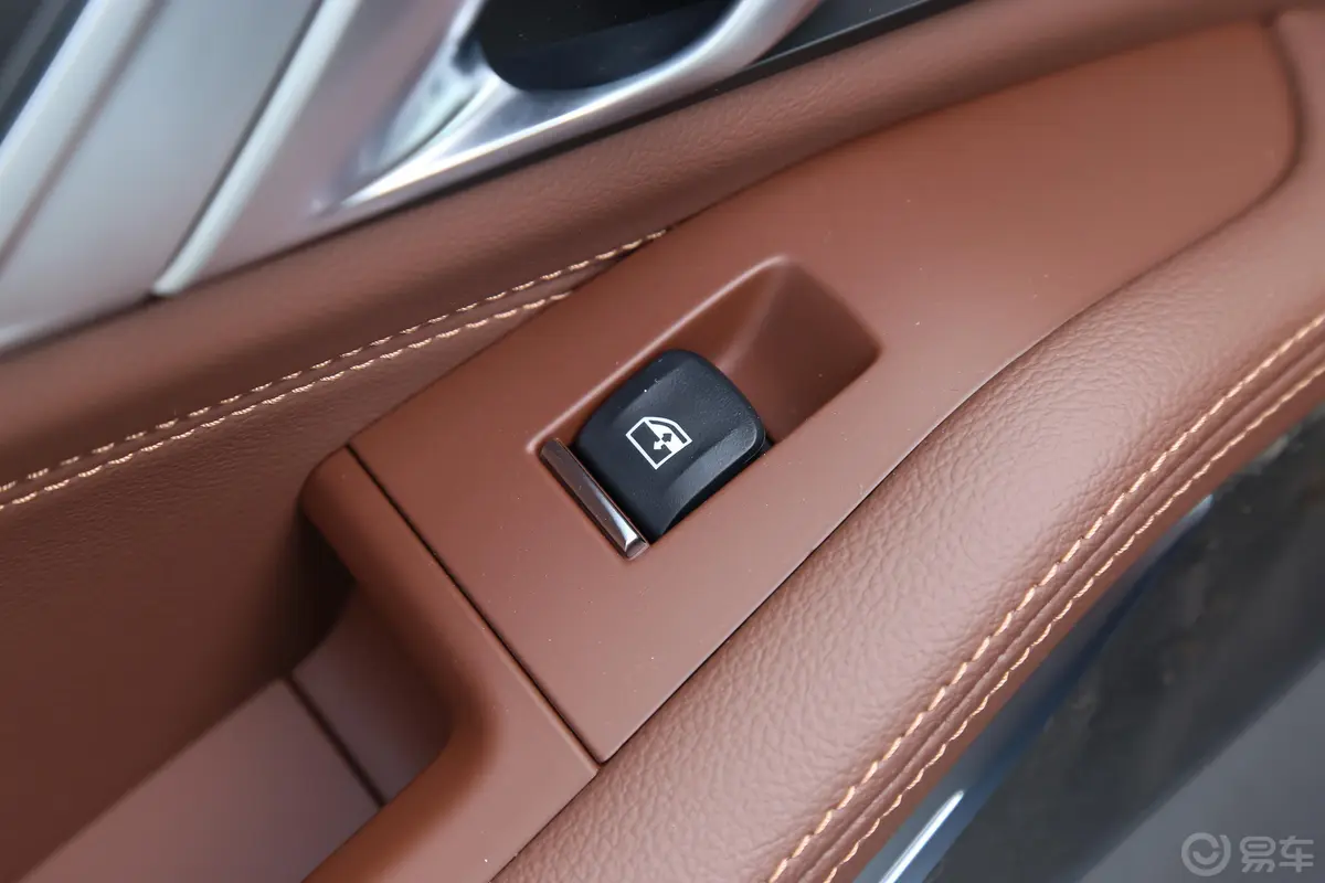 宝马X5(进口)xDrive40i 尊享型 M运动套装后车窗调节