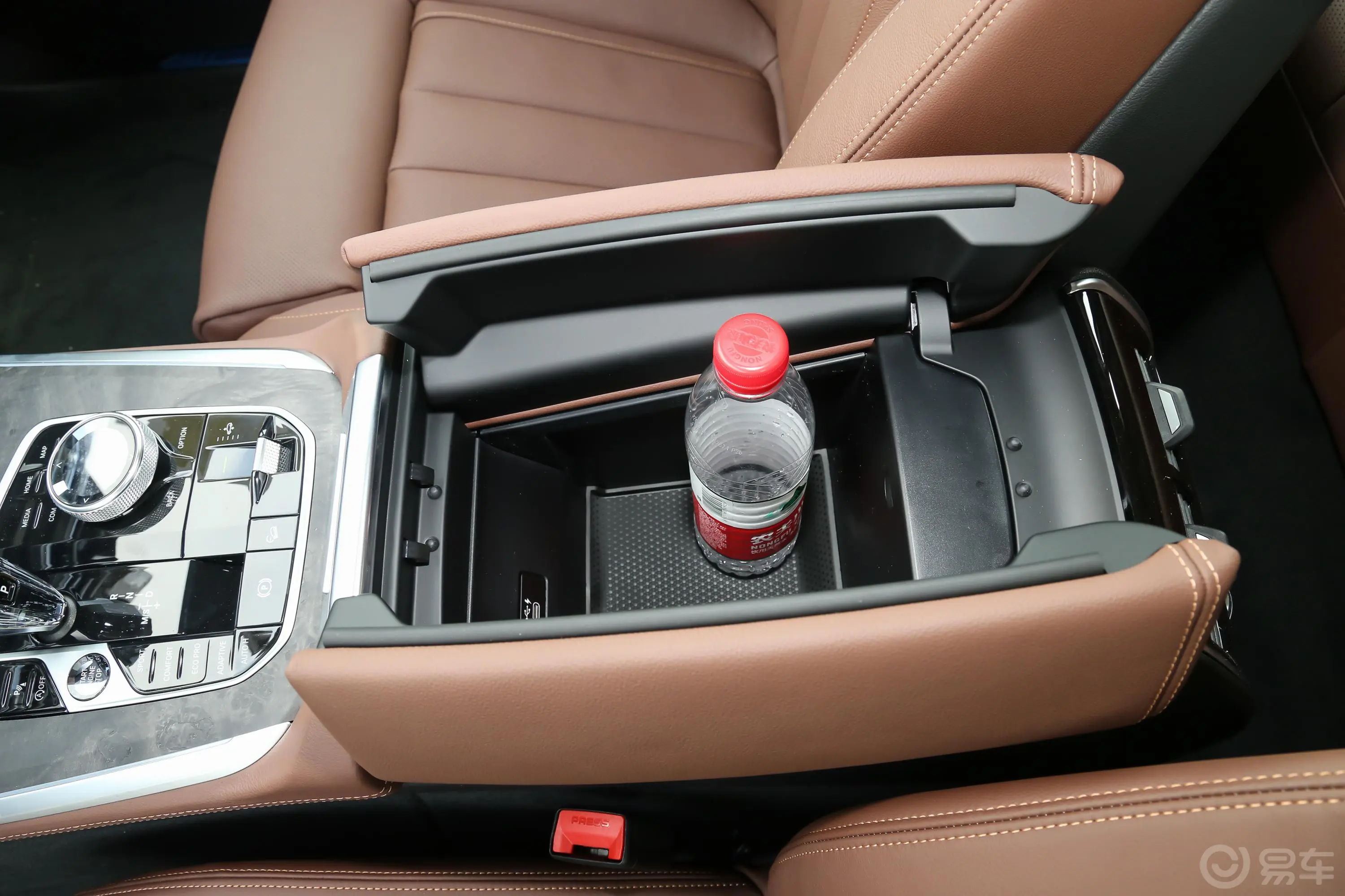 宝马X5(进口)xDrive40i 尊享型 M运动套装前排扶手箱储物格