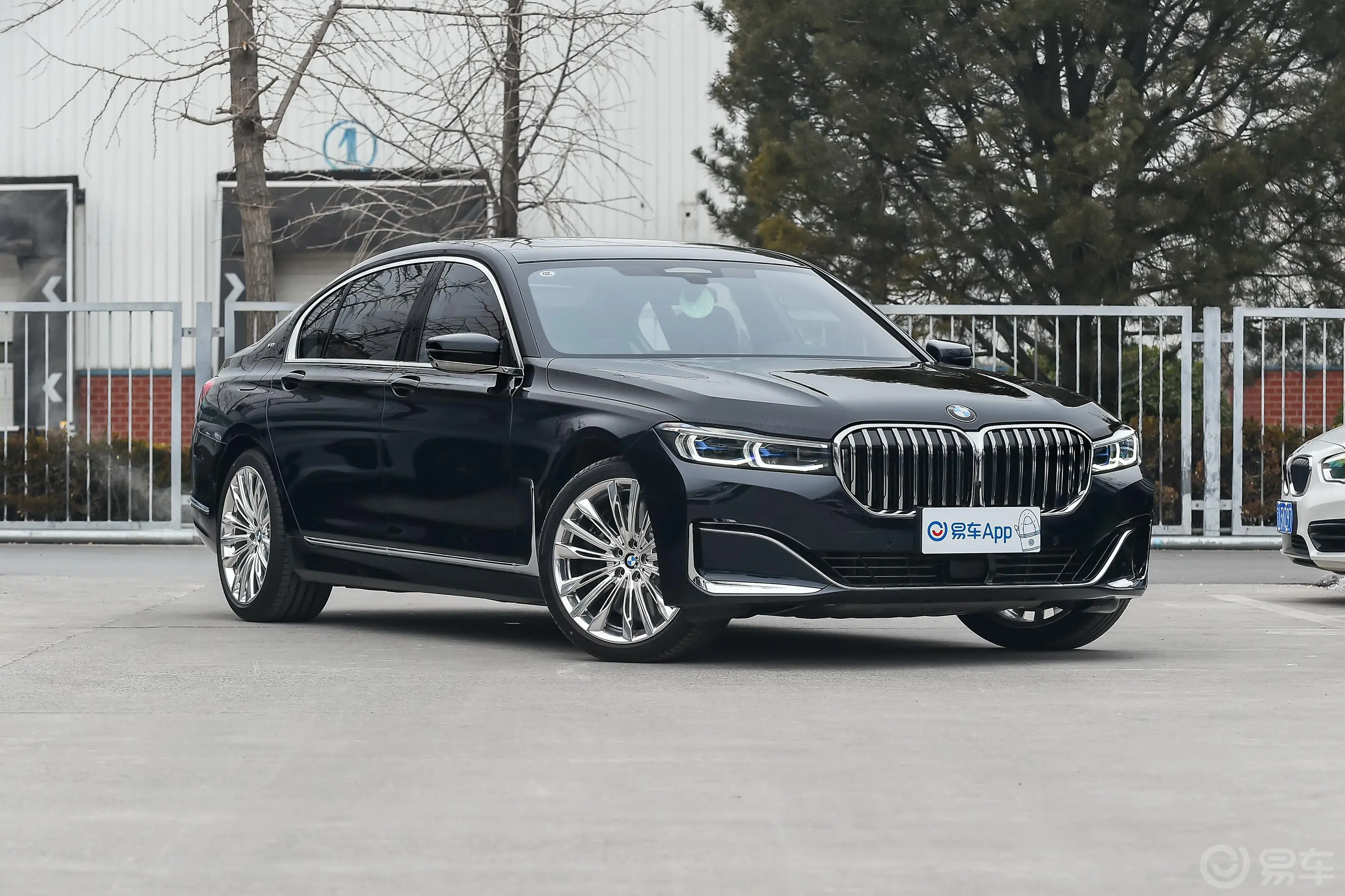 宝马7系M760Li xDrive V12 豪华套装前轮毂造型