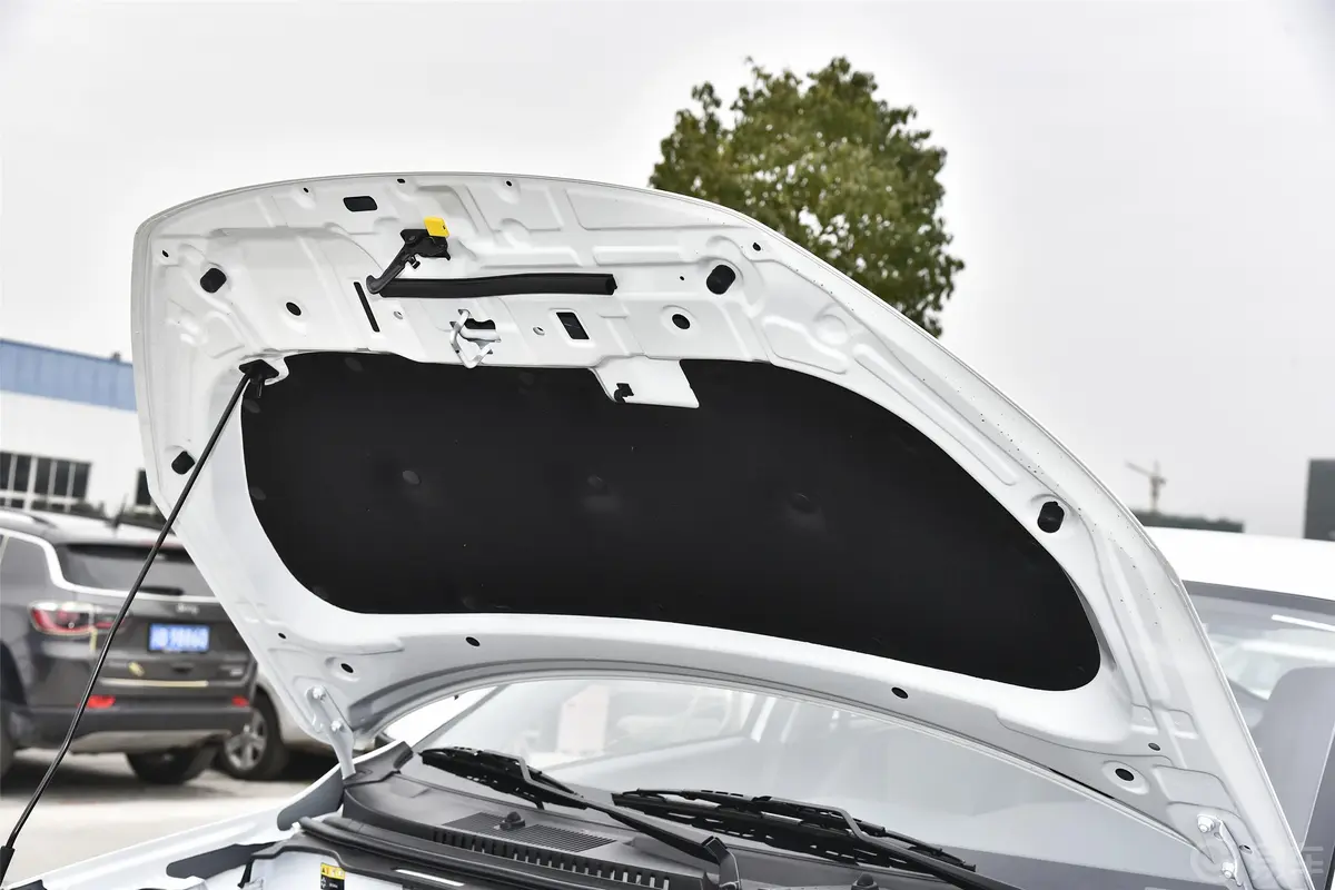 瑞虎3x质享版 1.5L 手动 豪华型发动机舱盖内侧