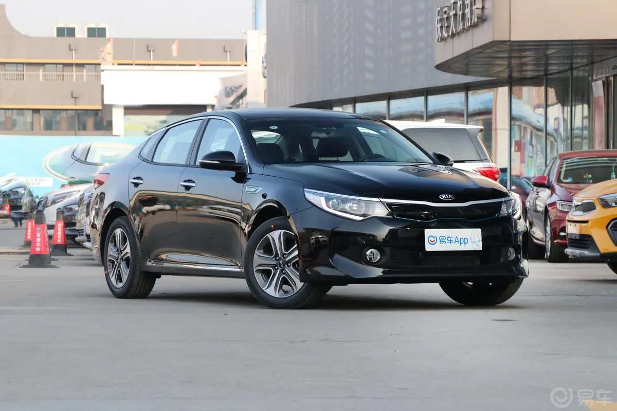 起亚K5 PHEV2.0L 手自一体 GLS侧前45度车头向右水平