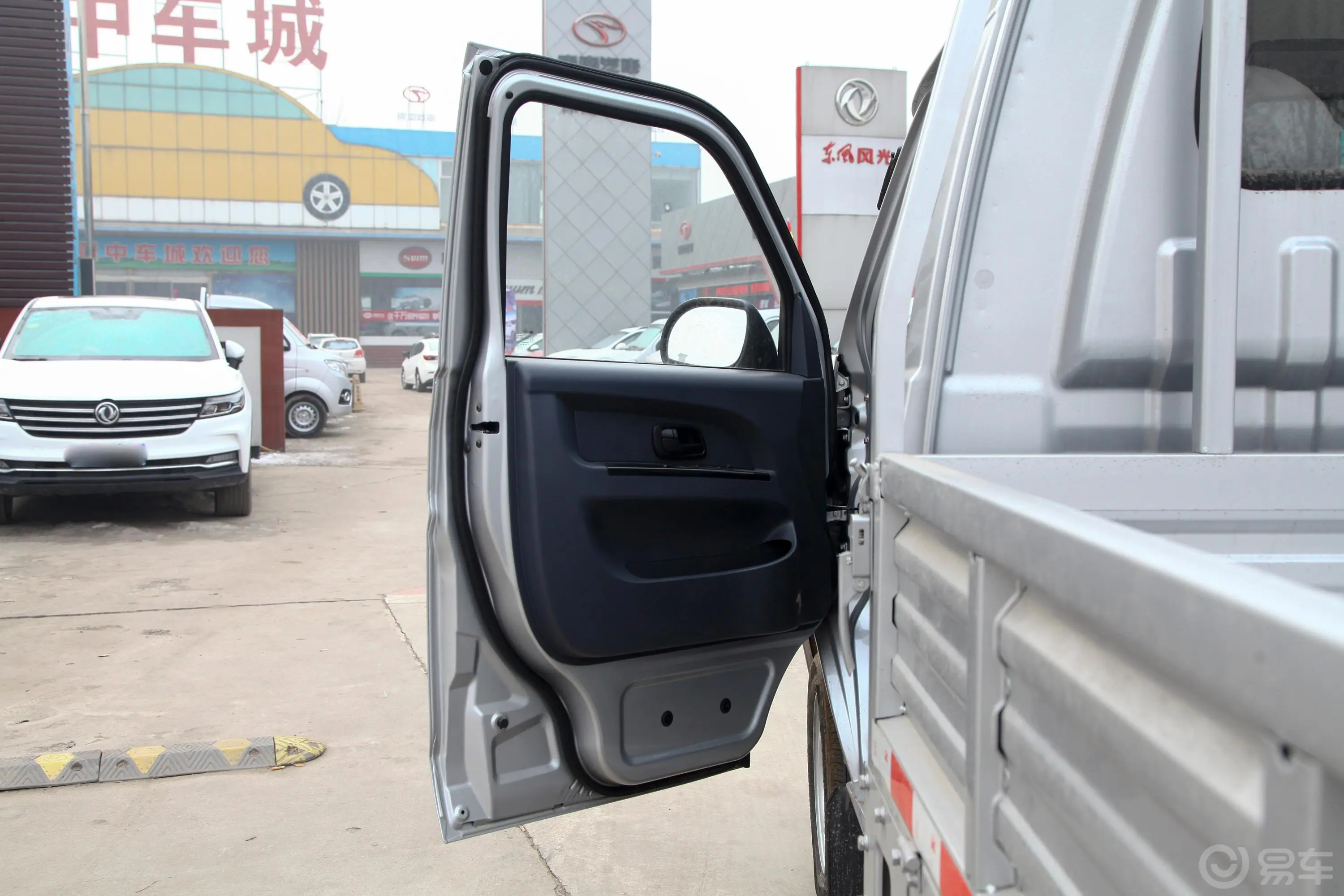 金杯T31.5L 手动单排舒适版 独立货箱驾驶员侧前车门