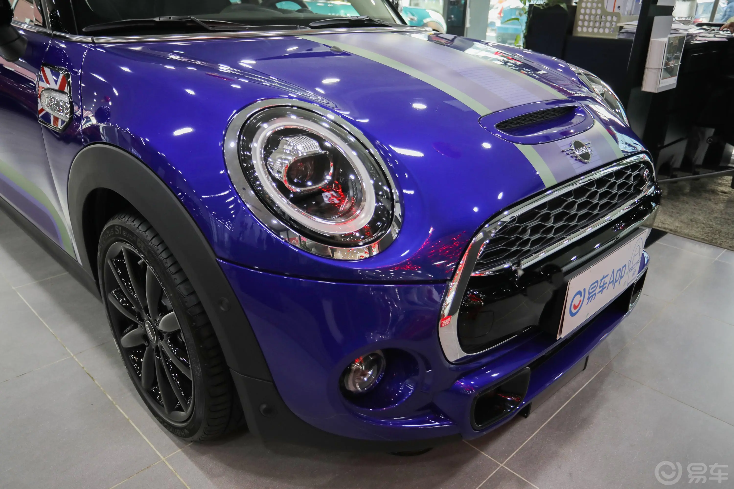 MINI2.0T COOPER S 双离合 经典派 五门版前格栅侧俯拍